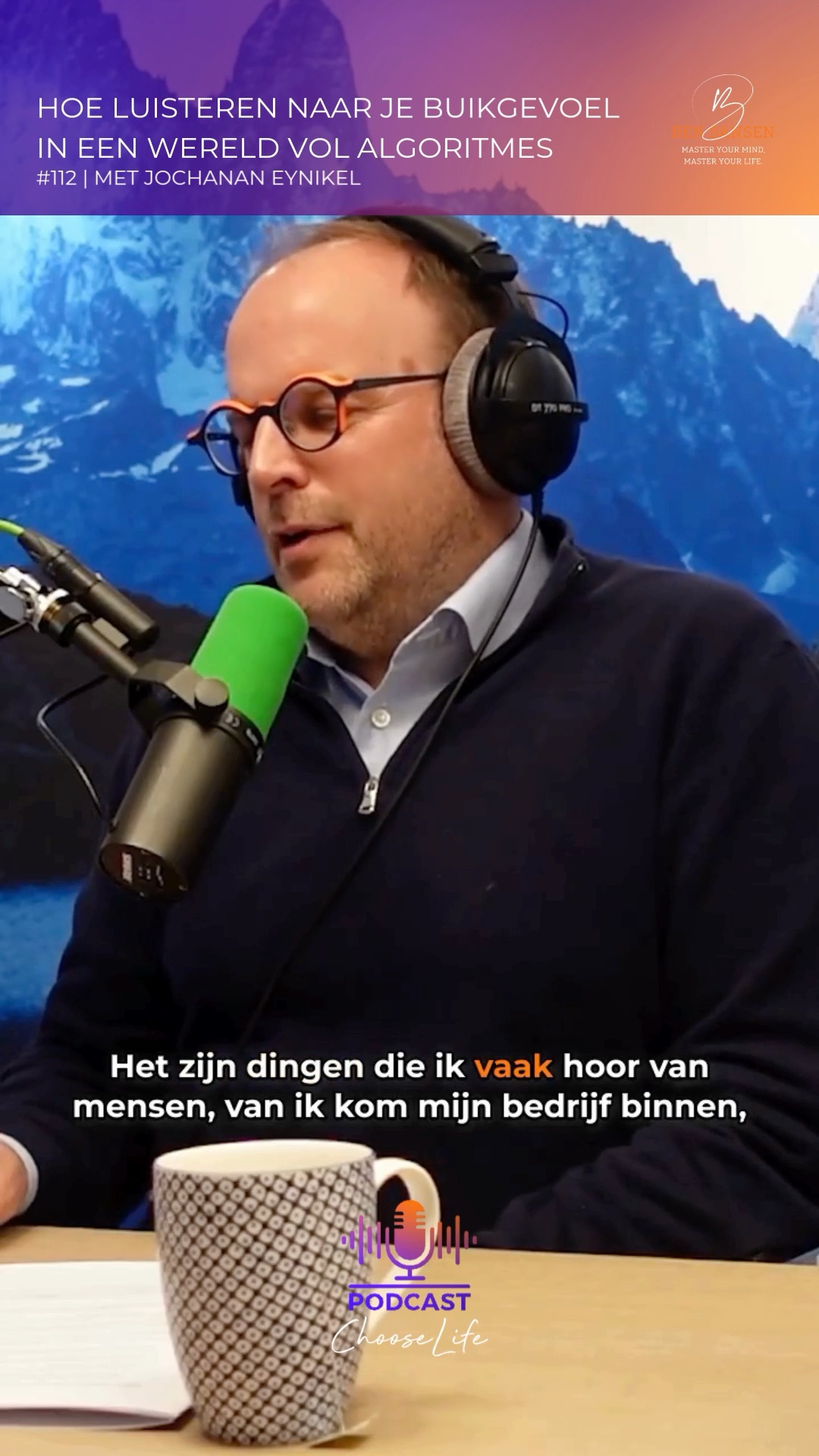 Waarden aan de muur hangen is makkelijk.
Ze écht laten meespelen in je beslissingen? Dat is leiderschap. 🧭
In aflevering 112 stelt @jochananeynikel een confronterende vraag:
Ben je als leider bereid om je waarden als leidraad te nemen… ook wanneer het moeilijk wordt?
Want als jij het niet doet, waarom zouden je mensen het dan wel doen?
Een gesprek over morele intuïtie, ethiek en de moed om consequent te zijn in een digitale wereld vol druk, data en deadlines.
Luister nu naar Choose Life episode 112. 🎙️
#chooselife #podcast #leiderschap #ethiek #moreleintuitie #bedrijfscultuur #persoonlijkleiderschap #zingeving