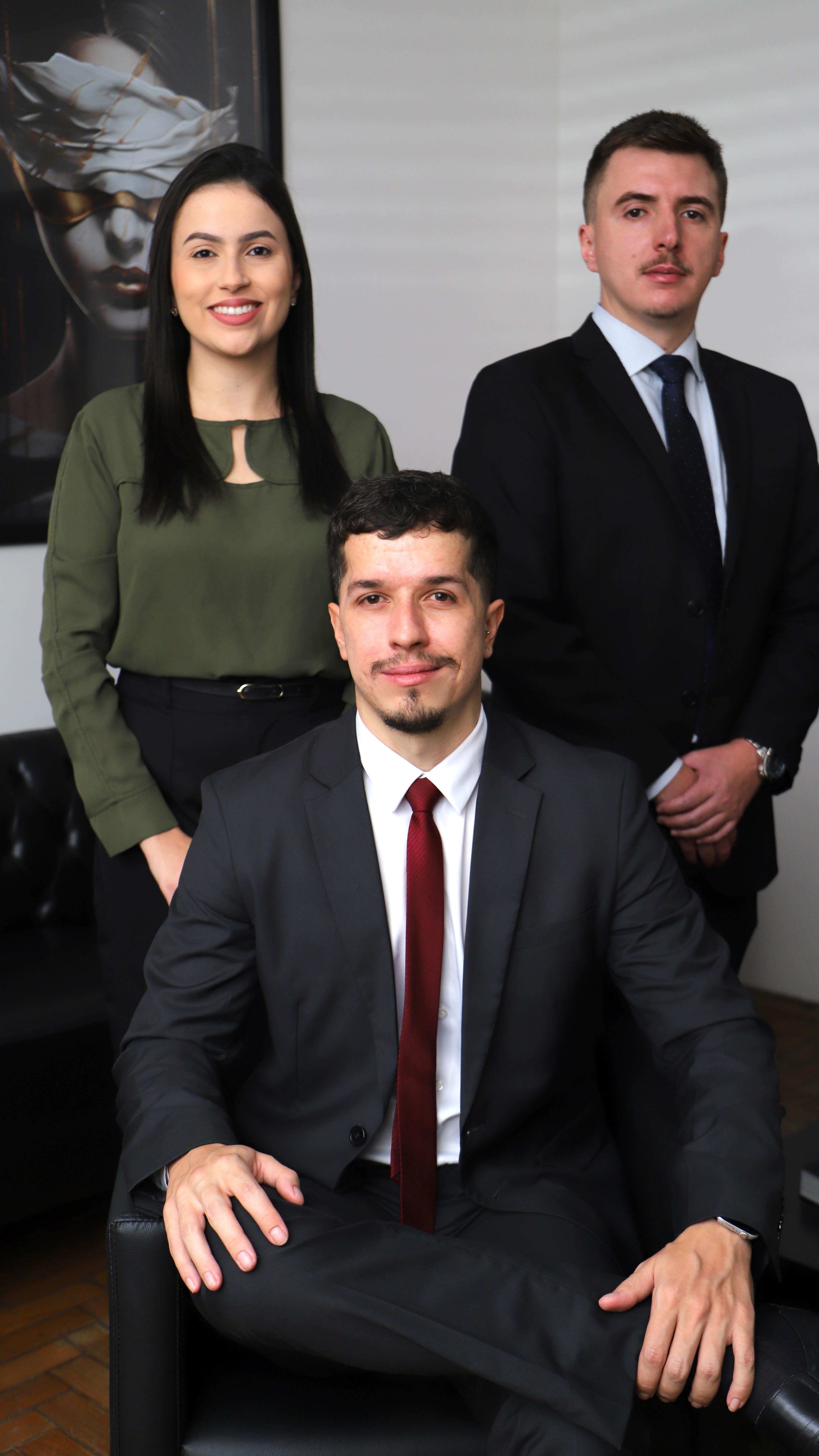 Aqui não lidamos apenas com processos.
Lidamos com histórias, preocupações e pessoas.
RTavares Advovacia, é feita por uma equipe que escuta, orienta e caminha junto em cada etapa.
Acreditamos que um bom atendimento começa no cuidado e termina na confiança.
Se você procura clareza, respeito e compromisso com a sua causa, estamos aqui.
📍 Conte com a nossa equipe.
.
.
.
#rtavaresadvocacia #advocaciahumanizada #equipejuridica #direito #seusdireitos #confianca #atendimentohumanizado #advogadolavras