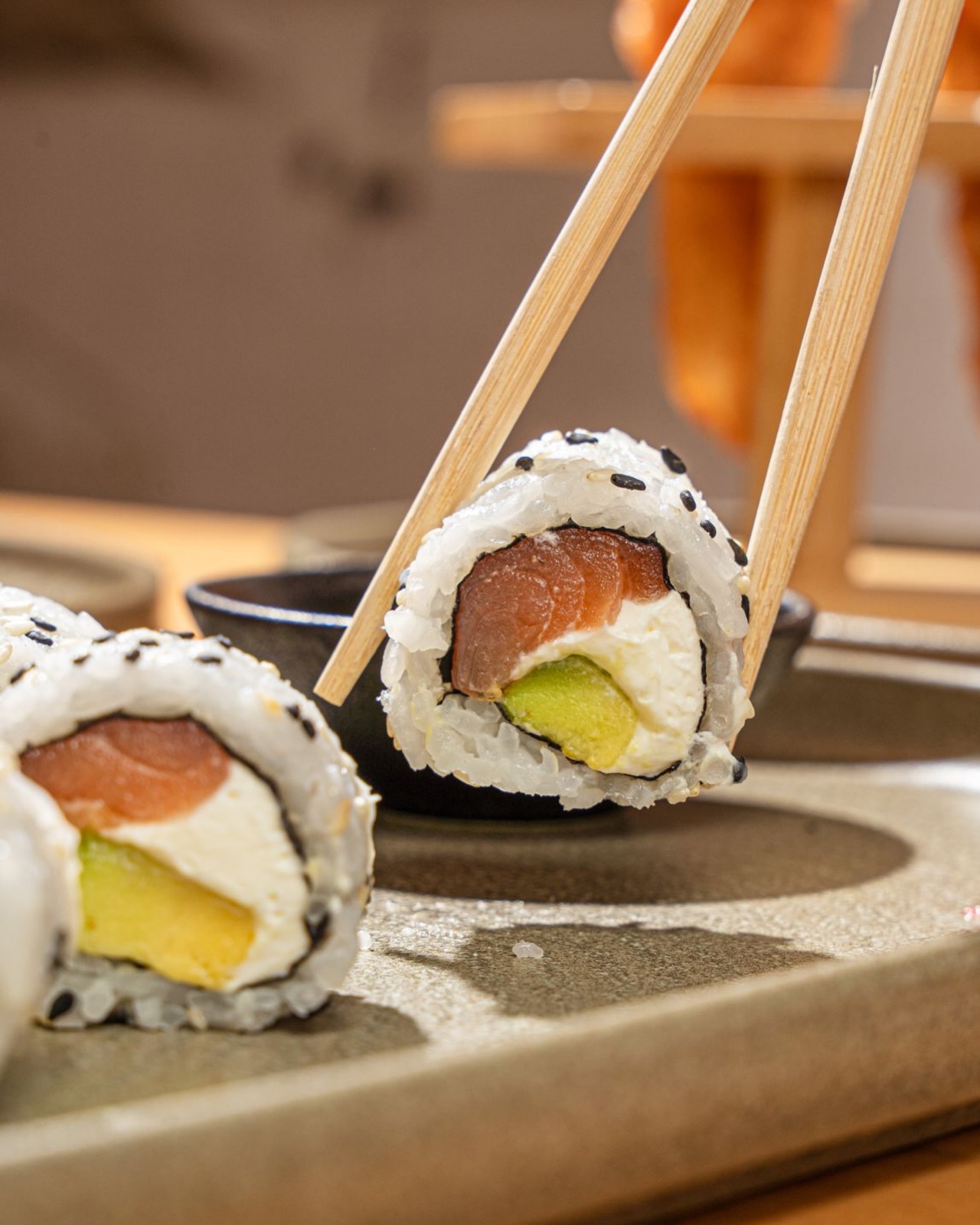 ✨NEW✨ Philadelphia Roll ¡El más solicitado aquí está!
Combina la cremosidad del queso crema, salmón fresco, un suave aguacate y puerro. 🍣
Déjate conquistar por el sabor del que se convertirá en tu favorito.
📞 809 222 9222 para pedidos, takeout y reservas.