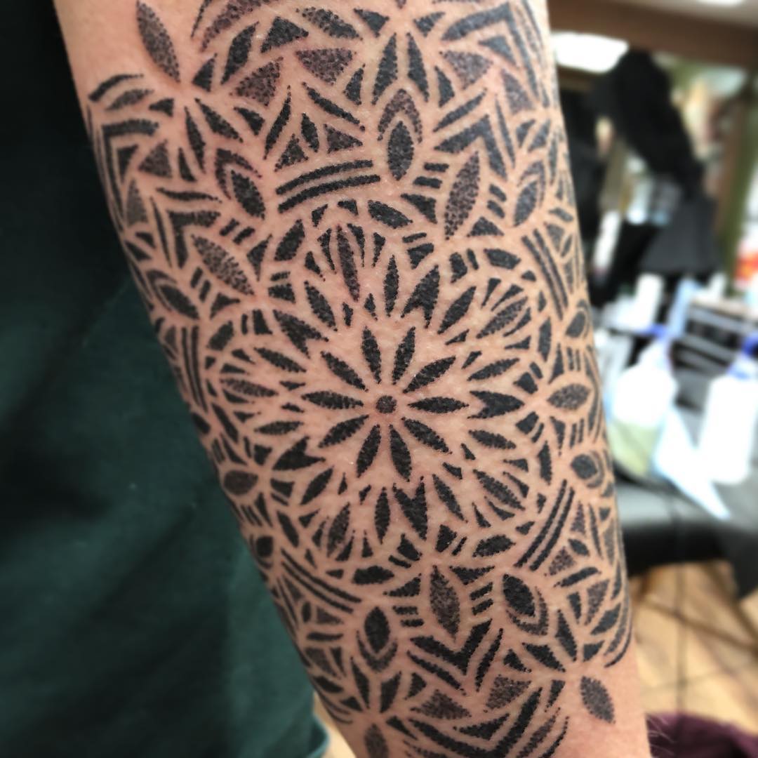 It’s complicated #visalia #aaronleroi #tattoo #blackwork #dotwork #lemoore #mandala #mandalatattoo #mandaladesign #mandalaart #mandaladrawing #dotworkmandala #dotworktattoo #blacktattooart #geometrictattoo #tzedakahatelier #visaliatattoos #tularetattoos #fresnotattoos #lemooretattoos