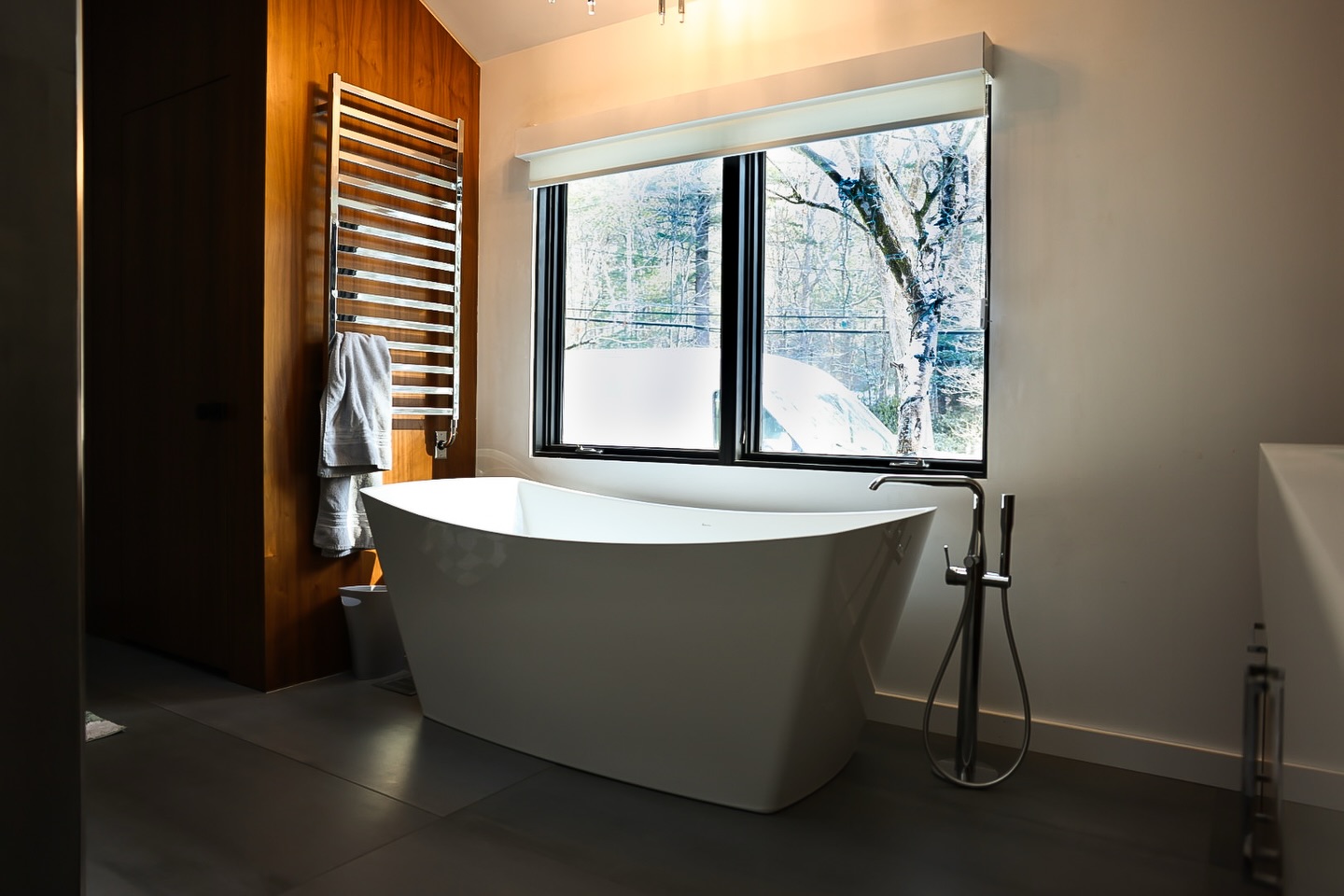 Natural light changes everything ✨
There’s something about a perfectly placed window that turns a simple bathtub into a sanctuary. Soft sunlight pouring in, quiet mornings, golden hour soaks — this is how luxury should feel.
At Home Sweet Home Builders, we don’t just design bathrooms… we design moments. 🛁🏡
•
•
•
#bathroominspo #bathroomwindow #homesweethome #renovation #lincolnma
