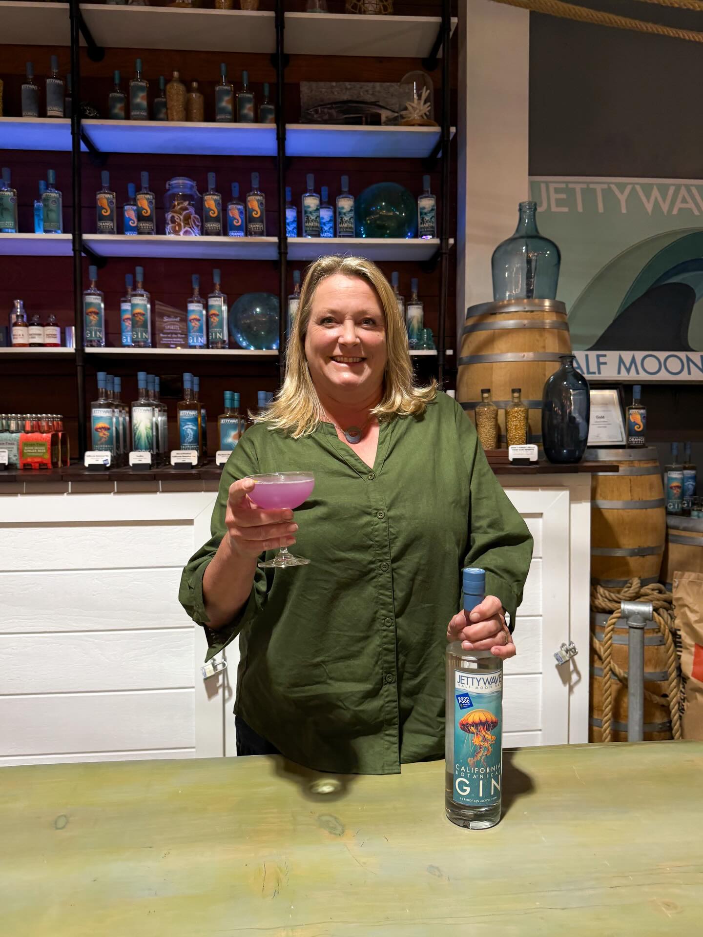 Cheers to you Tanya, Happy Birthday! 🎂 We hope your day is filled with delicious gin cocktails and a perfect sunset toast at the beach! 🌅 You truly are our sunny good luck charm and more ✨ Celebrating you the best way we know how, with a gin gimlet or a techy-b 🍸