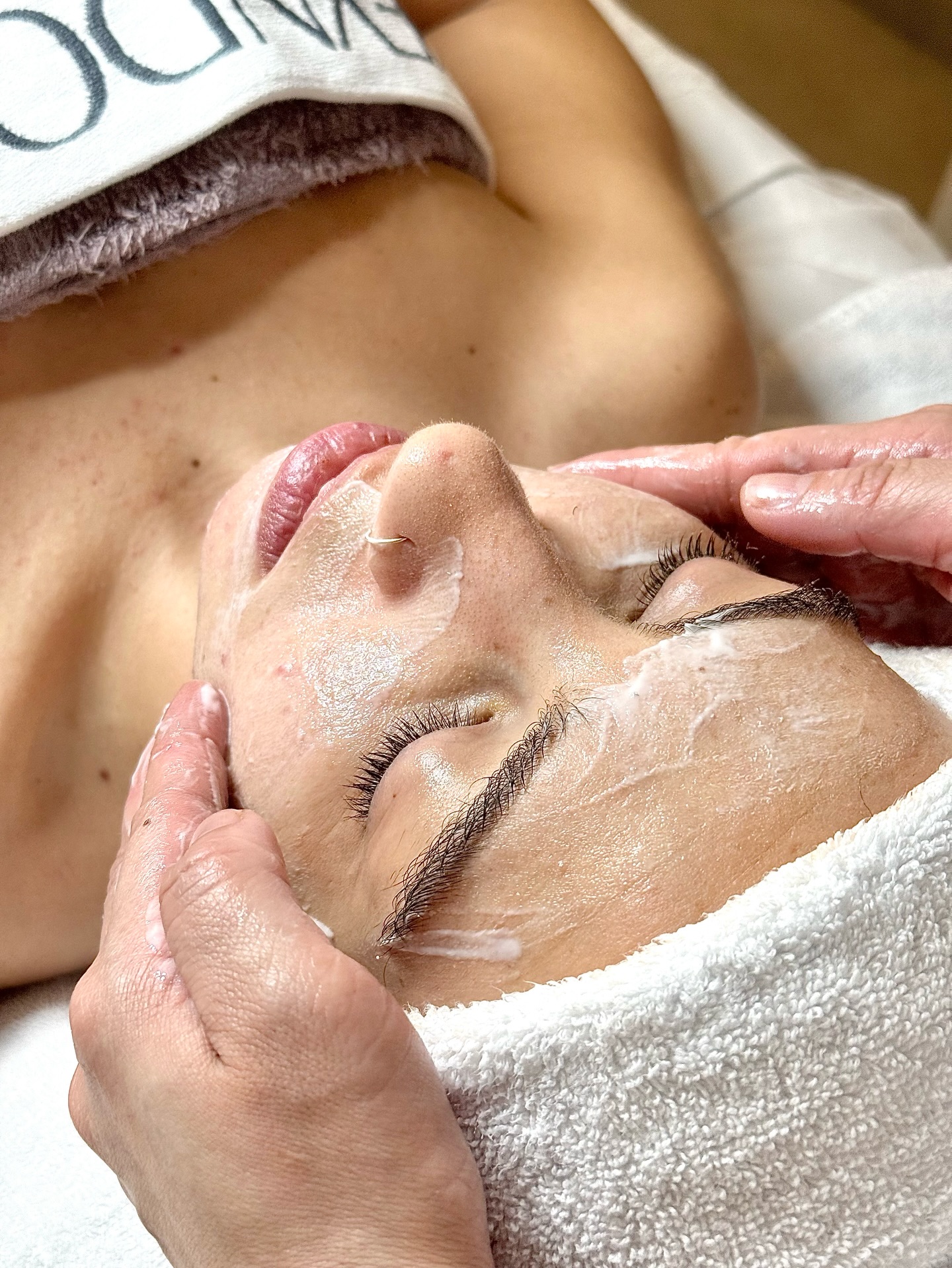 Book the facial. You’ve earned it 🧖♀️💖
#FacialDoha #BeautyBoxQatar #SkincareQatar #GlowUpQatar #DohaSalon