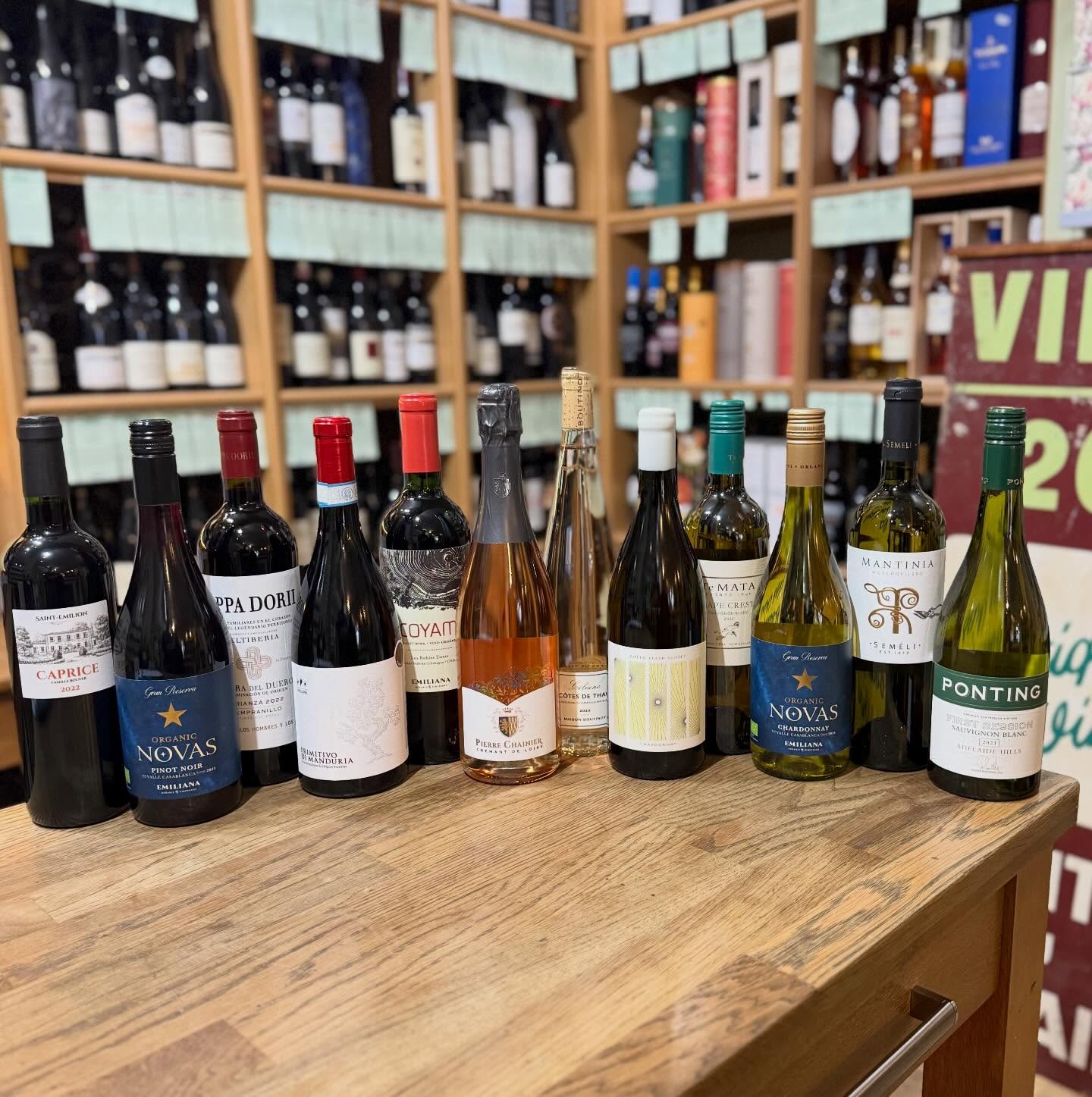Spring offer case now available! 12 beautiful bottles from around the World 😍
#winelover #shoplocal #dorking