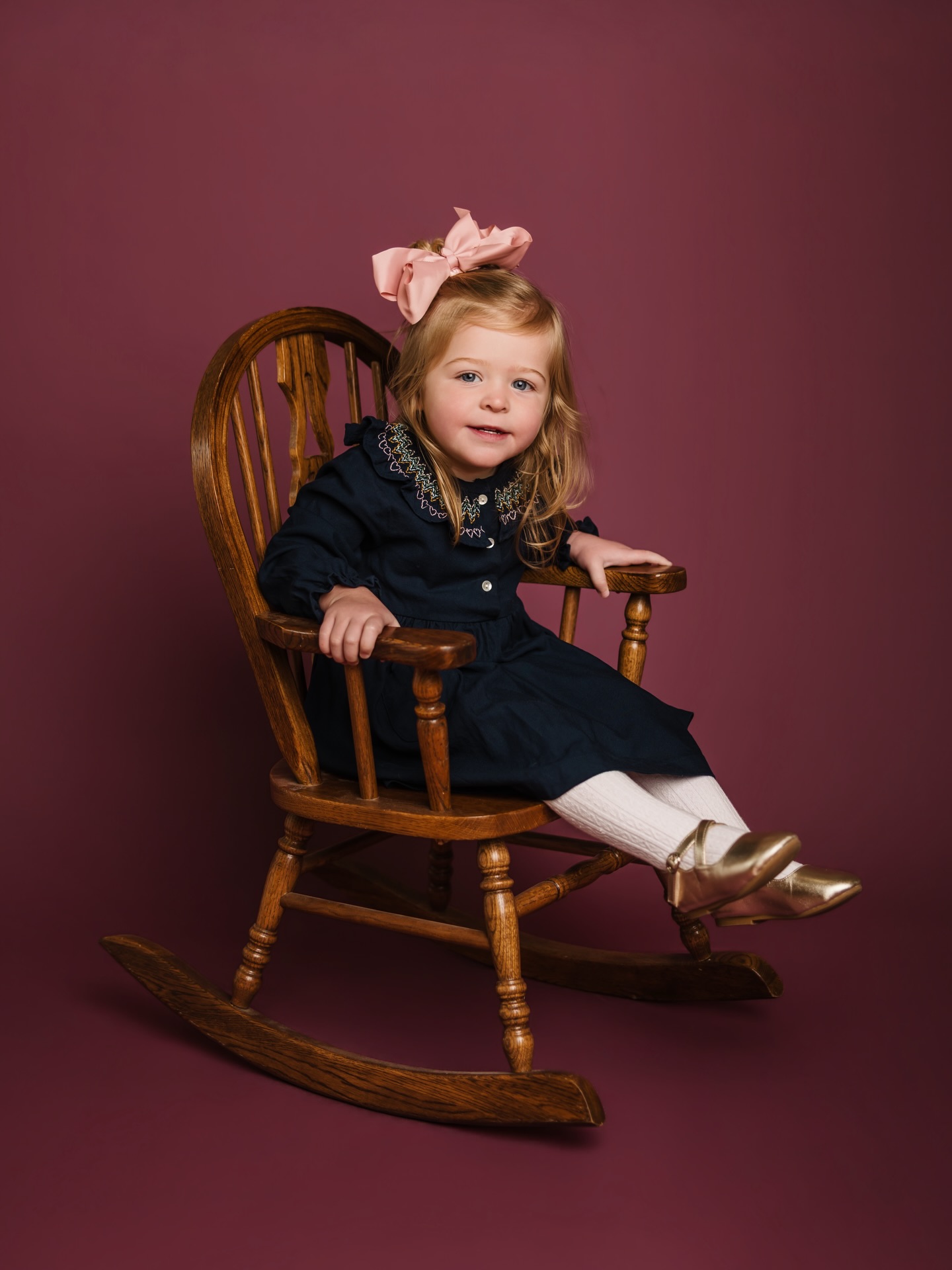 It’s part dress…part bow…but all that precious little face 😍!! I have so much fun capturing this sweet girl!! #lifeunpredictablephotography