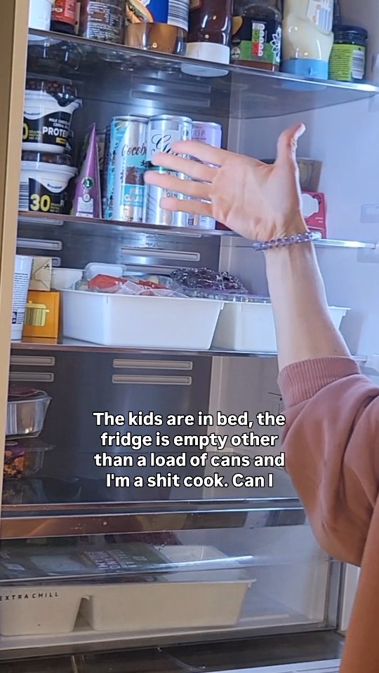 Guys I'm no cook - I once burnt pizza and potato wedges on a first date 😂
But once you understand the basics of balanced diets and what each food brings to the table (see what I did there?), its super easy to bosh together nutritious, tasty meals in less than 30 mins.
Also - don't go panicking that anything pre-prepared with more than 5 ingredients is guna un-alive you. For me, pre-marinated chicken is the difference between me having a healthy meal for dinner or a bowl of cereal cos I can't be arsed with the hassle of flavouring all the time.
Be sensible, make it work for you.
- Chicken: lean protein source to fuel muscles
- Sweet potato: complex carb to fill you up, fibre for your gut and full of antioxidants
- Tomatoes & peppers: vits, minerals, more fibre
- Olive oil: unsaturated fat for the fat-soluble vits
Easy peasy, and not a kids leftover chicken nugget in sight.
Follow @hannahjoyfitness for more 🫶
#foodforweightloss #diet #simplefitness #mumlife #fitmums