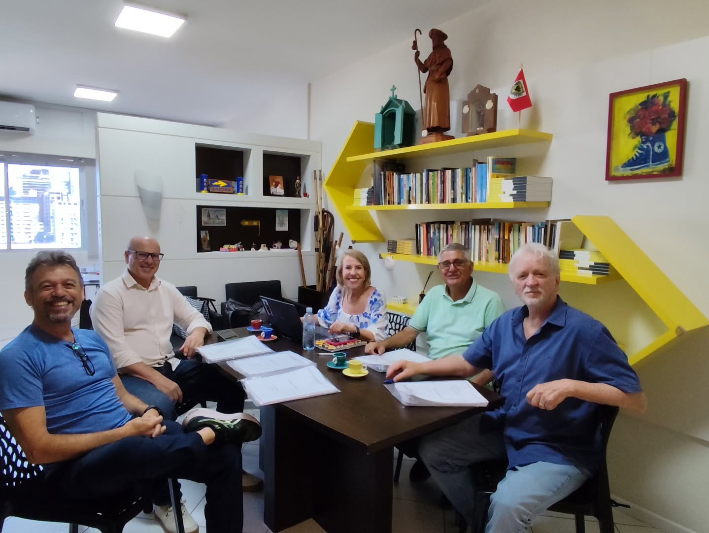 Recebemos na ACACSC o Conselho Fiscal para conferir e analisar os balancetes bancários de julho a dezembro de 2025. Após a análise, decidiram pela aprovação sem ressalvas, das contas da Diretoria para este período. Grata a disponibilidade e competência dos membros do Conselho. 👏👏🤗