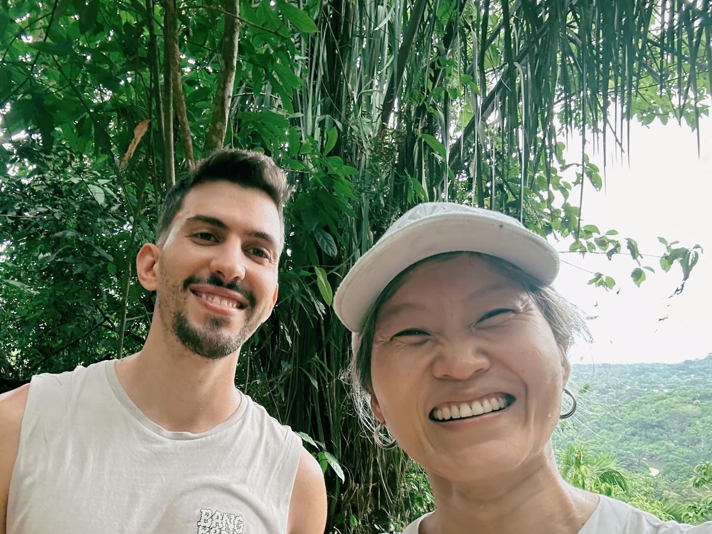 🥾💚10 km a través del bosque, y La Sierra nos conecta a todos. Diferentes caminos, un viaje compartido. La naturaleza tiene su propia magia: conecta almas sin palabras. ✨
🥾💚10km through the forest, and La Sierra connects us all. Different paths, one shared journey. Nature has its own magic — it connects souls without words. ✨
#CasaColibriPalomino
#lasierranevadadesantamarta
#palominoguajira
#HikingColombia
#senderismodemontaña