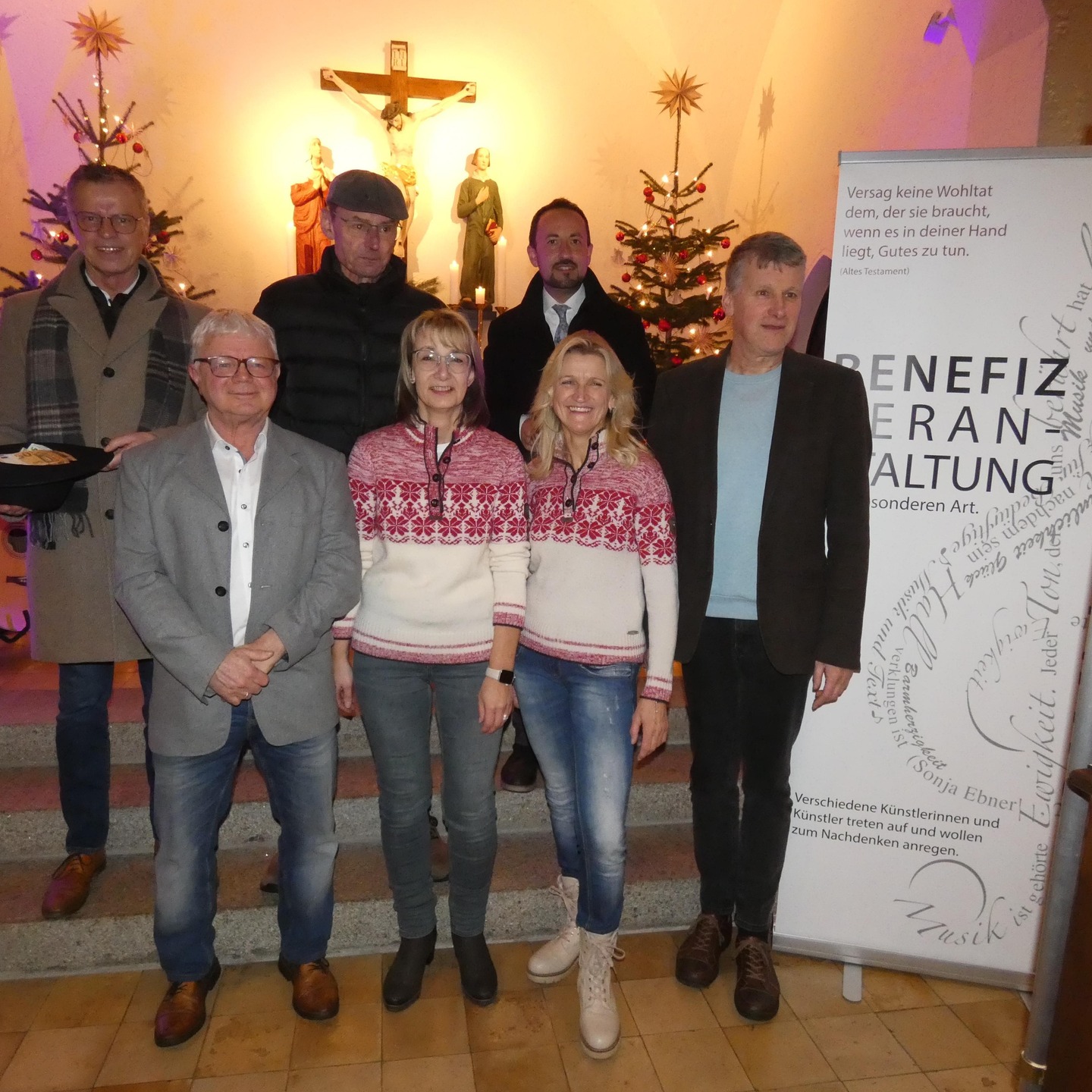 Ein Abend, der „MUT“ machte – und unser Herz berührte! ❤️
Am 31. Januar 2026 verwandelte sich die evangelische Kirche in Hirschau (Oberpfalz) in einen Ort voller Musik, Anteilnahme und gelebter Solidarität. Die Benefizveranstaltung „MUT – Musik und Text“ zugunsten unseres Verbandes war einfach wunderbar.
Ein herzliches Dankeschön an alle, die diesen Abend möglich gemacht haben:
• Pfarrer Stefan Fischer für die Anregung dieser Veranstaltung und die Gastfreundschaft seiner Gemeinde
• Wolfgang Göldner für die einfühlsame Organisation und die Lesung der Texte
• Die Band „Go(o)d friends“ für die tolle musikalische Gestaltung
• Bürgermeister Hermann Falk für die Übernahme der Schirmherrschaft und die Unterstützung der Stadt Hirschau
• Und an JEDEN Gast, der mit seiner Spende und Anwesenheit ein Zeichen gesetzt hat!
Eure großzügigen Spenden kommen zu 100% unserer Arbeit für Menschen mit erworbener Hirnschädigung und ihren Angehörigen zugute. Das ist überwältigend!
Solche Abende zeigen uns: Gemeinsam sind wir stark. Gemeinsam machen wir den Weg für Betroffene ein Stück leichter. Danke, für diesen mutmachenden Abend der Begegnung! 🙏
Foto: Heidi Kurz - Oberpfalz Medien
#MUT #Benefiz #Gemeinschaft #StadtHirschau #Solidarität #MusikUndText #Dankbarkeit