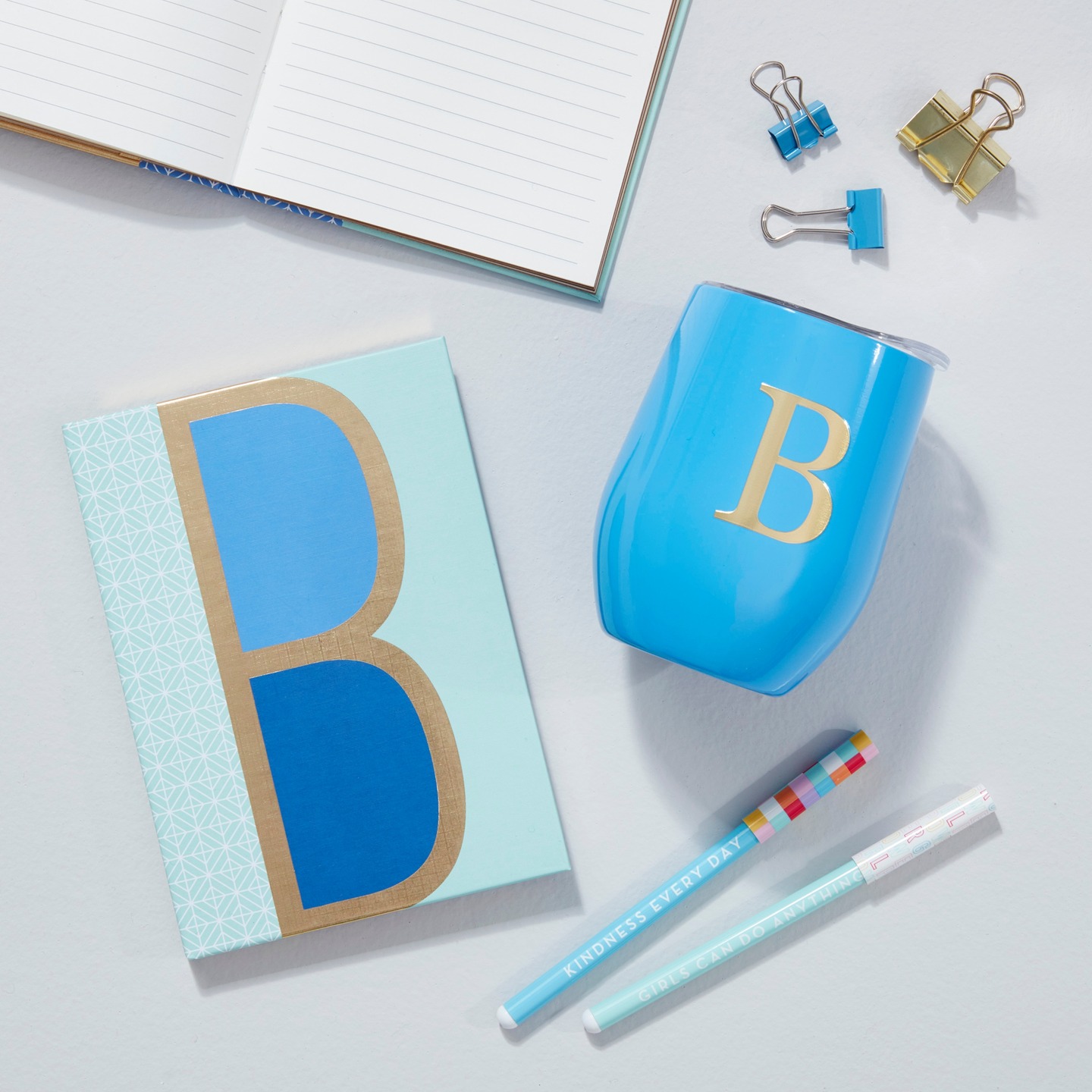 Show your brightest self with Modish’s Initial collection! Effortless style, bold energy, and pieces made to stand out
#colourful #stationery #personnalisation #officedesign