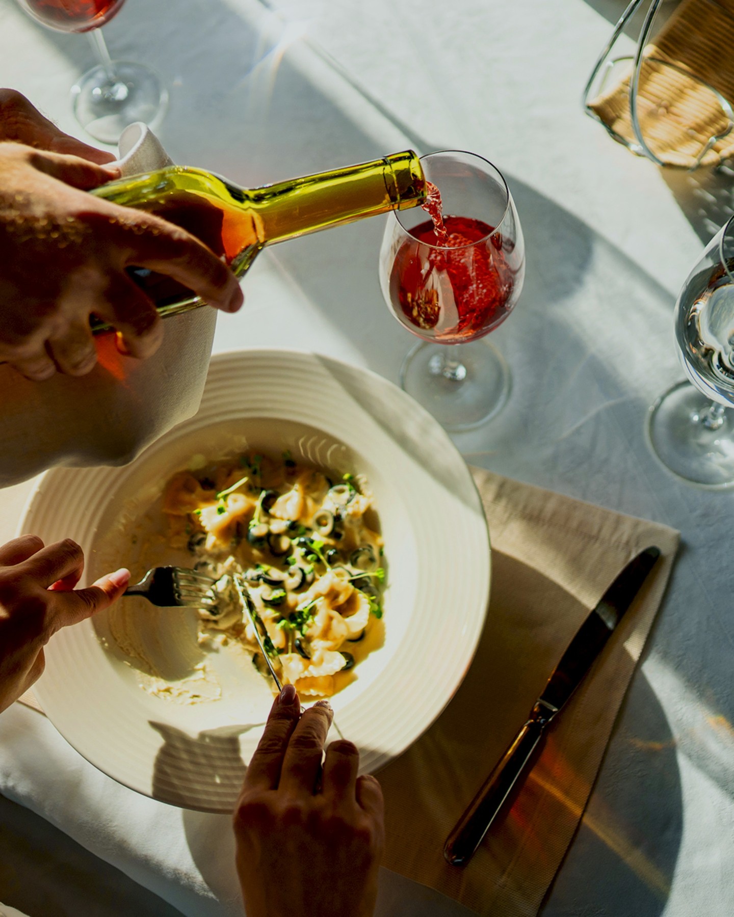 We love the destination, but the journey can leave you depleted. Here are three simple ways to relax and reset after a long day of travel:
🛁 Give yourself time to truly arrive. A warm shower, comfortable clothes, and a few quiet moments help your body settle and start to rest.
🤍 Make the most of your hotel spaces a calm lounge, the spa, or simply a well designed room can make all the difference. Rest is part of the experience.
🍷 Reconnect at a slower pace a light dinner, a glass of wine, or time without screens helps you unwind and recharge.
At High Lux Travel, every hotel is chosen so you can arrive, relax, and enjoy the experience the way it should feel. ✨
#highluxtravel #highluxstays #travelrest #posttravel #hotelstay