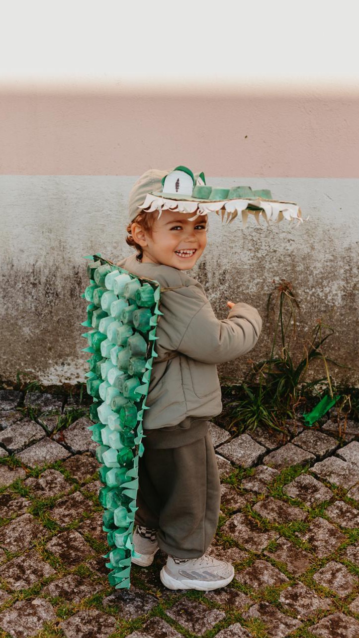 carnaval 2026 💚
pessoas nascidas nos anos 80, lembram-se do crocodilo danilo?
este miúdo leva-me para os lugares mais mágicos. de volta ao papel, às tintas, à infância, às horas sem ecrã, ao tempo com a minha mãe… o carnaval será sempre essa viagem prazerosa.
obrigada meu amor, só por existires. ✨
p.s.: lamechices de uma mãe