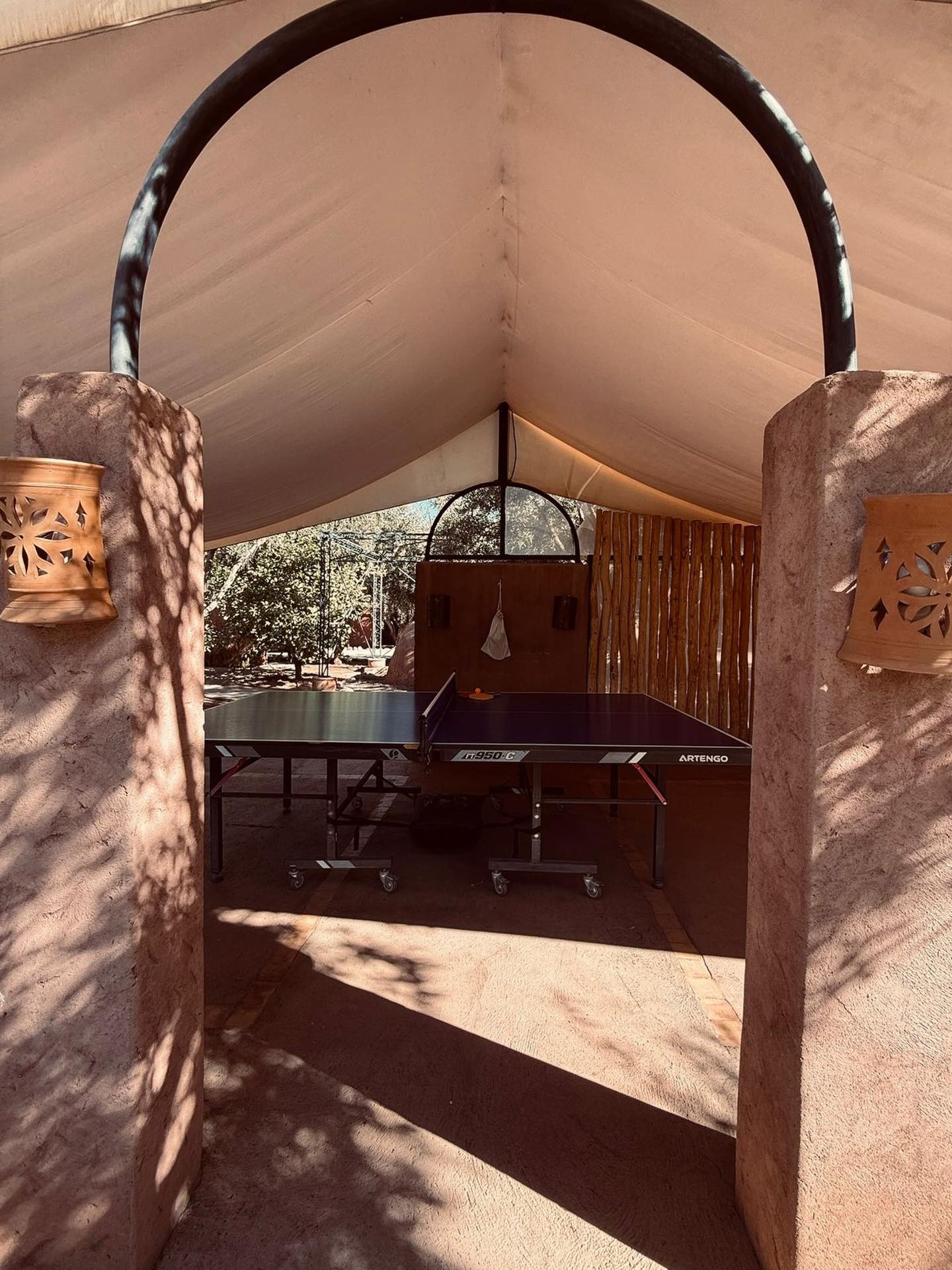 Une partie de ping-pong 🏓
Des moments simples à partager en famille ou entre amis.
#vacati̇onti̇me #pingponglovers #marrakech #maisondhotes #funday