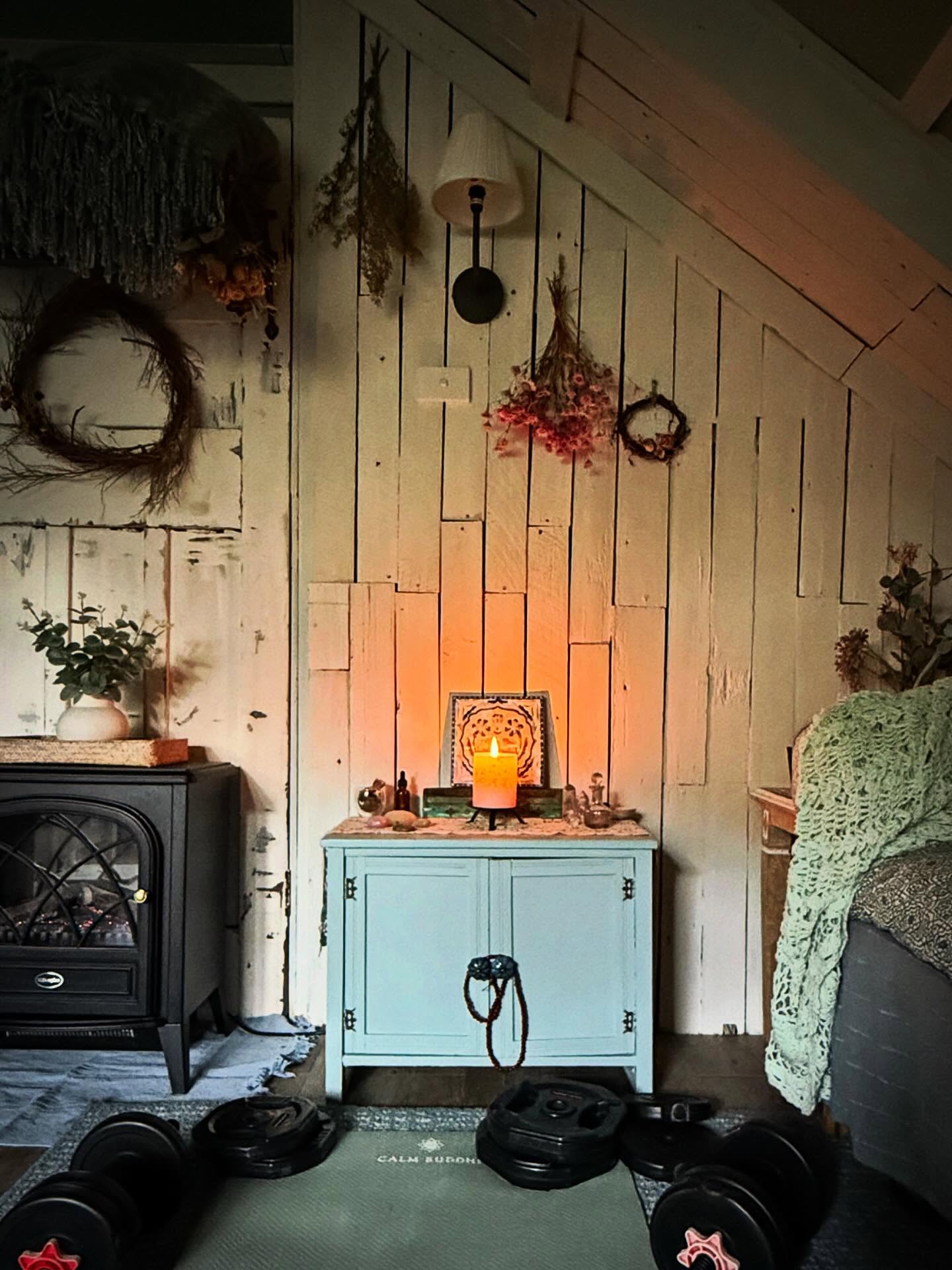 I like to bring a little magic into the mundane.
Even my workouts.
This space holds my altar and my dumbbells, devotion and discipline sharing the same floor. Some mornings it’s candlelight and breath. Some mornings it’s sweat and shaking muscles. Both feel sacred to me.
Moving my body with intention is how I honour everything it has carried me through. Creating a beautiful, intentional space helps me meet myself with care instead of force.
This way of living, this quiet, practical magic, is what I speak about on my podcast… witchcraft as something lived, embodied, and woven into ordinary days.
🕯️💪✨
#aussiewitch
#whitewitch #witchpodcast #thatwitch