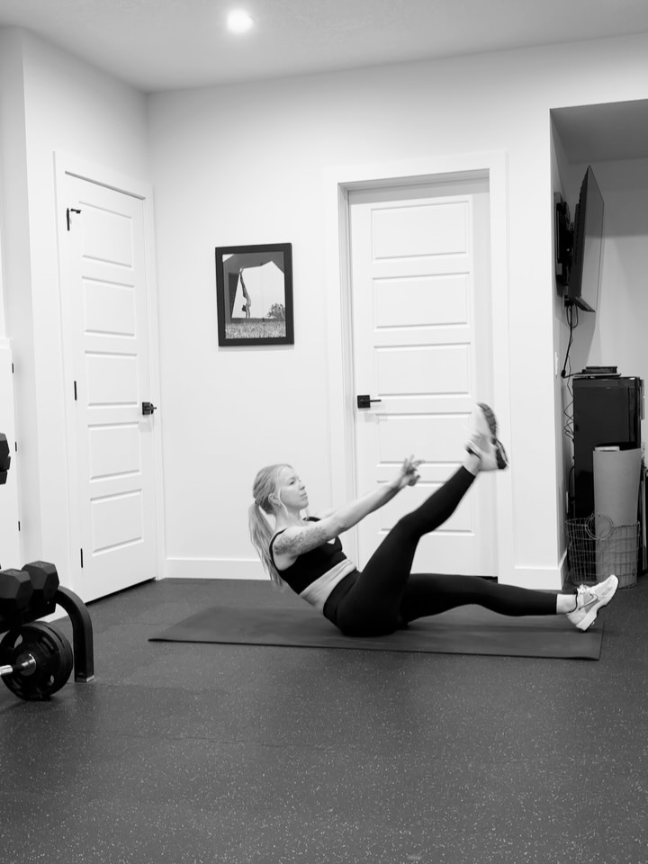 CORE moment
#abworkoutideas #coredayeveryday #coreathome #noequipmentworkout #corecircuit