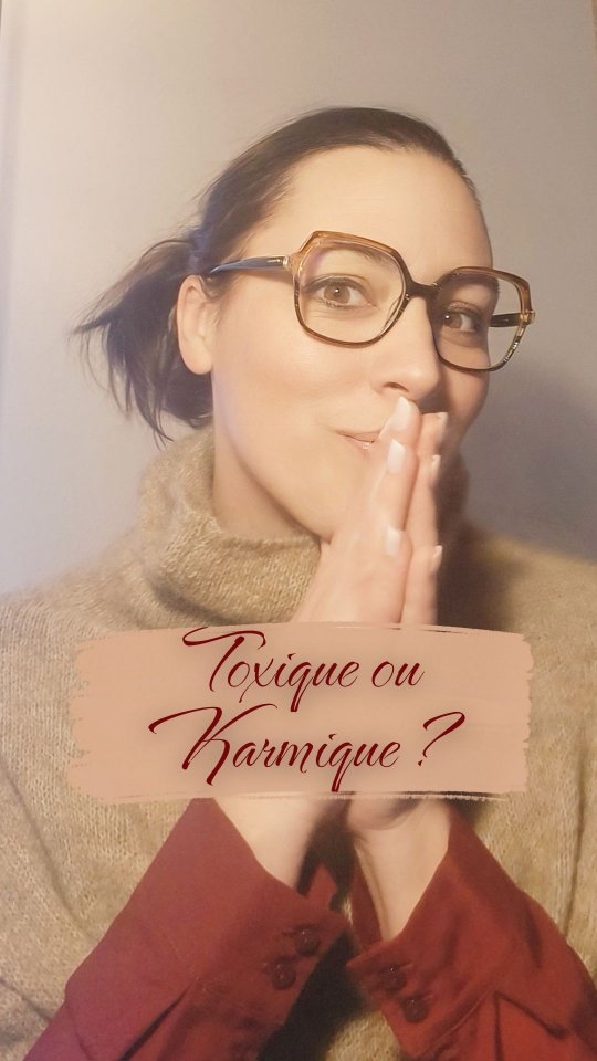 « Imagine : tu rencontres quelqu’un et bam, cette sensation immédiate : « Je te connais depuis toujours. »
Un lien akashique puissant.
Mais attention : projeter ce passé sur la relation présente peut tout perturber.
Tu risques de vivre une vieille histoire au lieu de vivre celle d’aujourd’hui.
Tu passes à côté de ce qui est vraiment là, maintenant.
Parfois, oui, il y a une réparation à faire. Une libération karmique. Un lien toxique qui se réactive.
Mais seulement quand la relation actuelle montre un vrai blocage :
Quelque chose qui coince, qui fait mal, qui n’est pas fluide.
Là, c’est utile d’aller voir dans l’Akasha ce qui s’est tissé avant.
Pour comprendre. Pour libérer. Pour avancer.
Mais plonger dans les vies passées avant même d’avoir vécu pleinement le présent ?
C’est risqué.
Tu te laisses influencer par un ancien scénario – en bien ou en mal –
et tu rates la magie (ou la leçon) de cette vie-ci. 🌟
Vivre une connexion d’âme, c’est d’abord l’honorer dans le moment présent.
Le passé éclaire, il ne doit pas diriger.
As-tu déjà été tenté de « vérifier » l’Akasha trop tôt dans une rencontre ? Ou au contraire, senti qu’un blocage venait d’ailleurs ? Partage ton expérience ci-dessous ! 👇
Retrouvez ma masterclass sur Gaia (Lien en bio)
https://www.gaia.com/fr/series/masterclass-les-archives-akashiques?utm_source=ambassador&__oid=471&affid=2817
#gaiafrance #gaiafrançais #LiensAkashiques #Karma #ViesPasses #RelationsDAmes #Spiritualite #EveilSpirituel #VivreLePresent #LiberationKarmique #ReconnaissanceDAme #Akasha #GuérisonKarmique #RelationsConscientes #MomentPresent #CroissanceSpirituelle #AmesConnectees