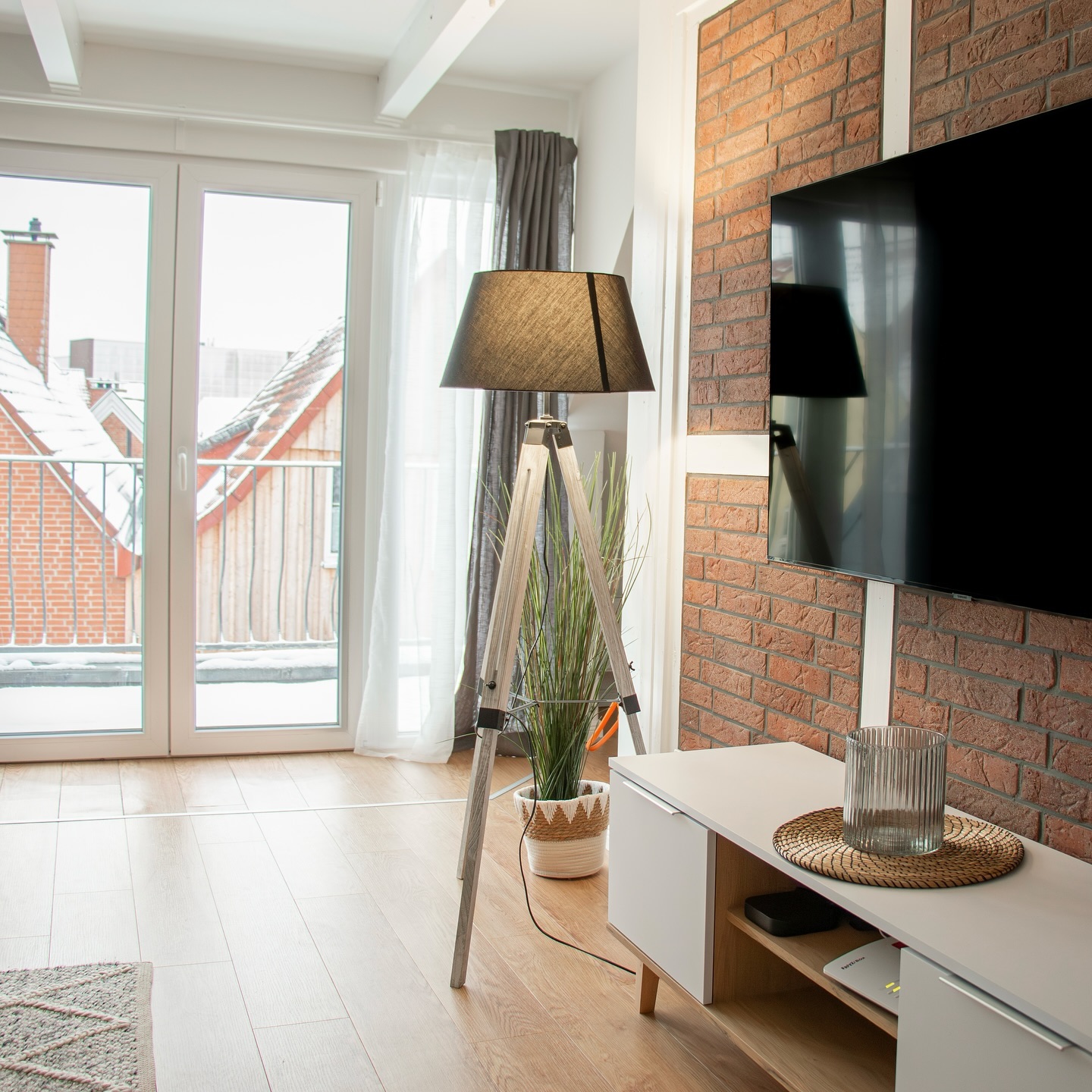 Kleiner Tipp: In unserenApartments gibt’s Smart TVs. Perfekt für einen gemütlichen Filme Abend nach einem langen Tag. 📺🍿
#zeitapartments #stade #ferienwohung #interiordesign #homeawayfromhome #urlaubindeutschland #gemütlich