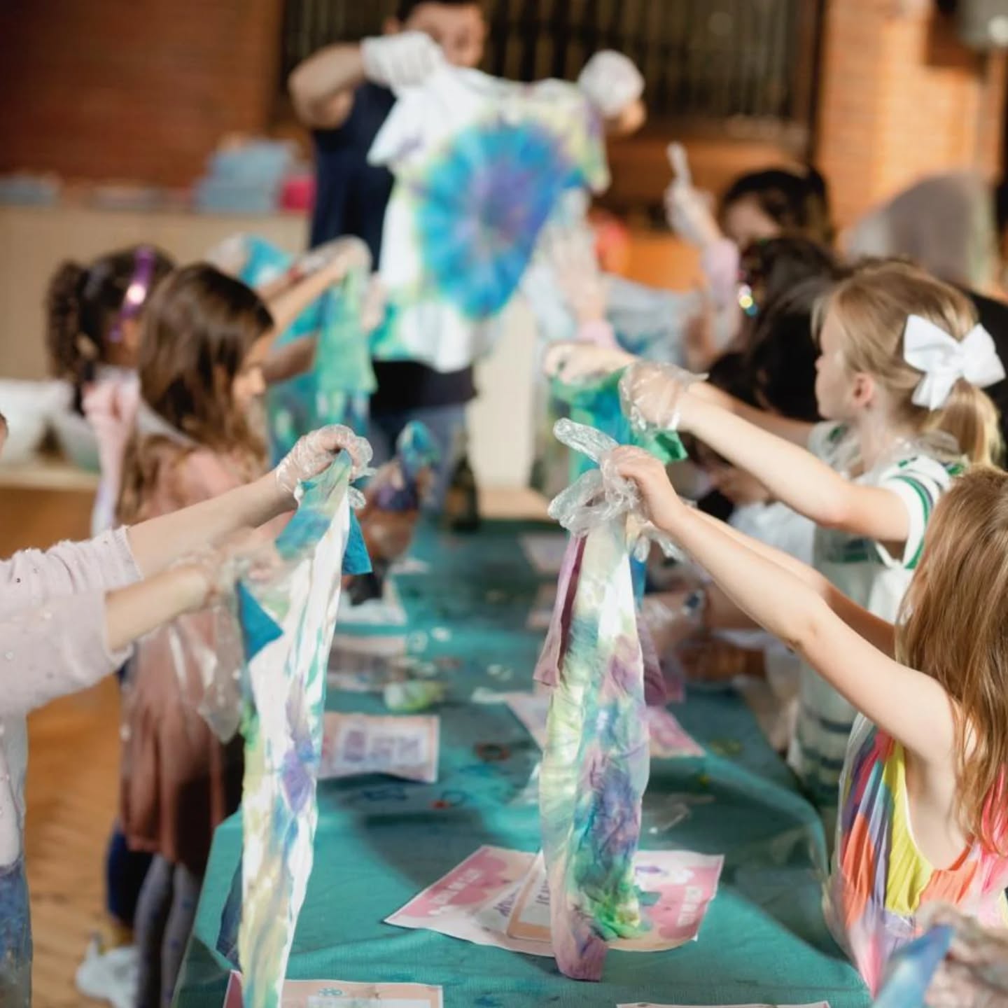 Parents often ask, “But what will they actually make?”
And the honest answer is… something that’s completely theirs."
At Gluegang, we focus on process art — not copying, not perfect outcomes, not rushing kids to finish.
The result?
Calm, confident children who are genuinely absorbed in what they’re doing.
And yes — they’re VERY proud of it 🖤
Save this if you’re planning a birthday soon 🎨
Book via the link in bio.