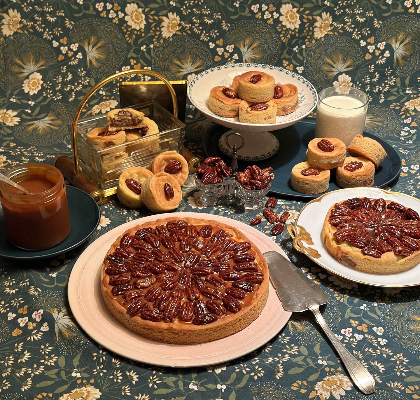 Place your order by tonight for next Wednesday delivery-pickup-shipping 😋(link in bio) 🥰
#bitingintoahug #bakestagram #bakedgoods #bakedfromscratch #montontonpecan #bakedjoy #fromfashiontobakingn