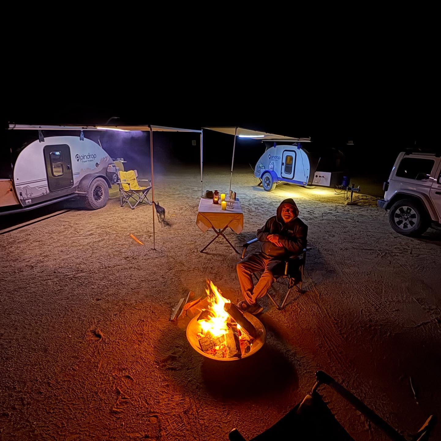 Light up the night with 100% solar powered features.
.
The crew reporting from el Camino del Diablo in the Sonoran Desert. 🌵
.
PinDrop®️ takes you there.
.
(@arb4x4usa awnings with LED light kits)
.
#microcamper #solar #pindroptraveltrailers #sonorandesert #elcaminodeldiablo
.
@ternoverland @racelinewheels.az