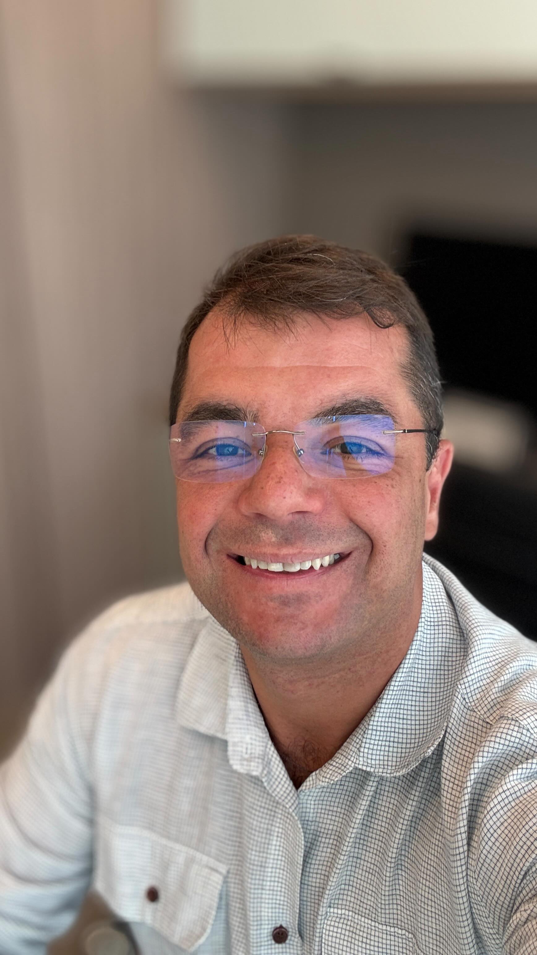 Vai viajar no Carnaval? Assista ao Reel com dicas para prevenção de TROMBOSE VENOSA PROFUNDA nas viagens. #Trombose #carnaval