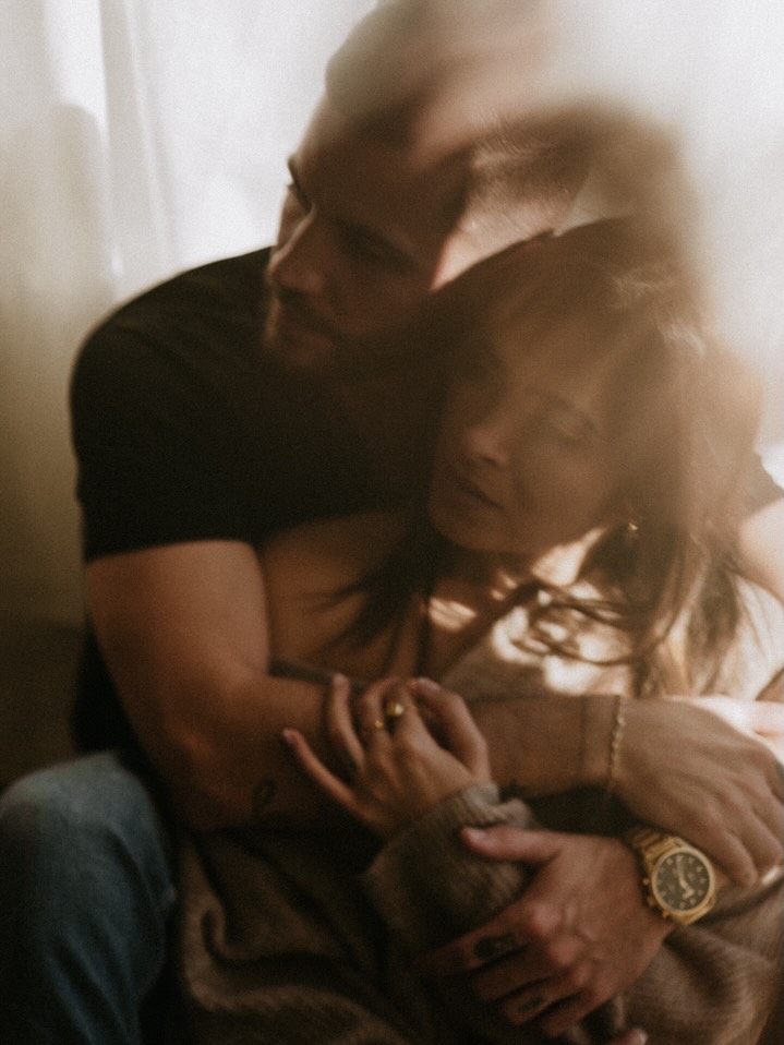 J’ai reçu un message affolé aujourd’hui d’un petit client à moi qui voulait offrir une séance pour la Saint-Valentin. Je n’ai pas communiqué dessus mais BIEN SÛR que je peux vous faire un bon cadeau. Je suis à la maison aujourd’hui et je peux être réactive pour vous l’envoyer. Alors si vous n’avez pas trouvé d’idée pour demain, je suis là!