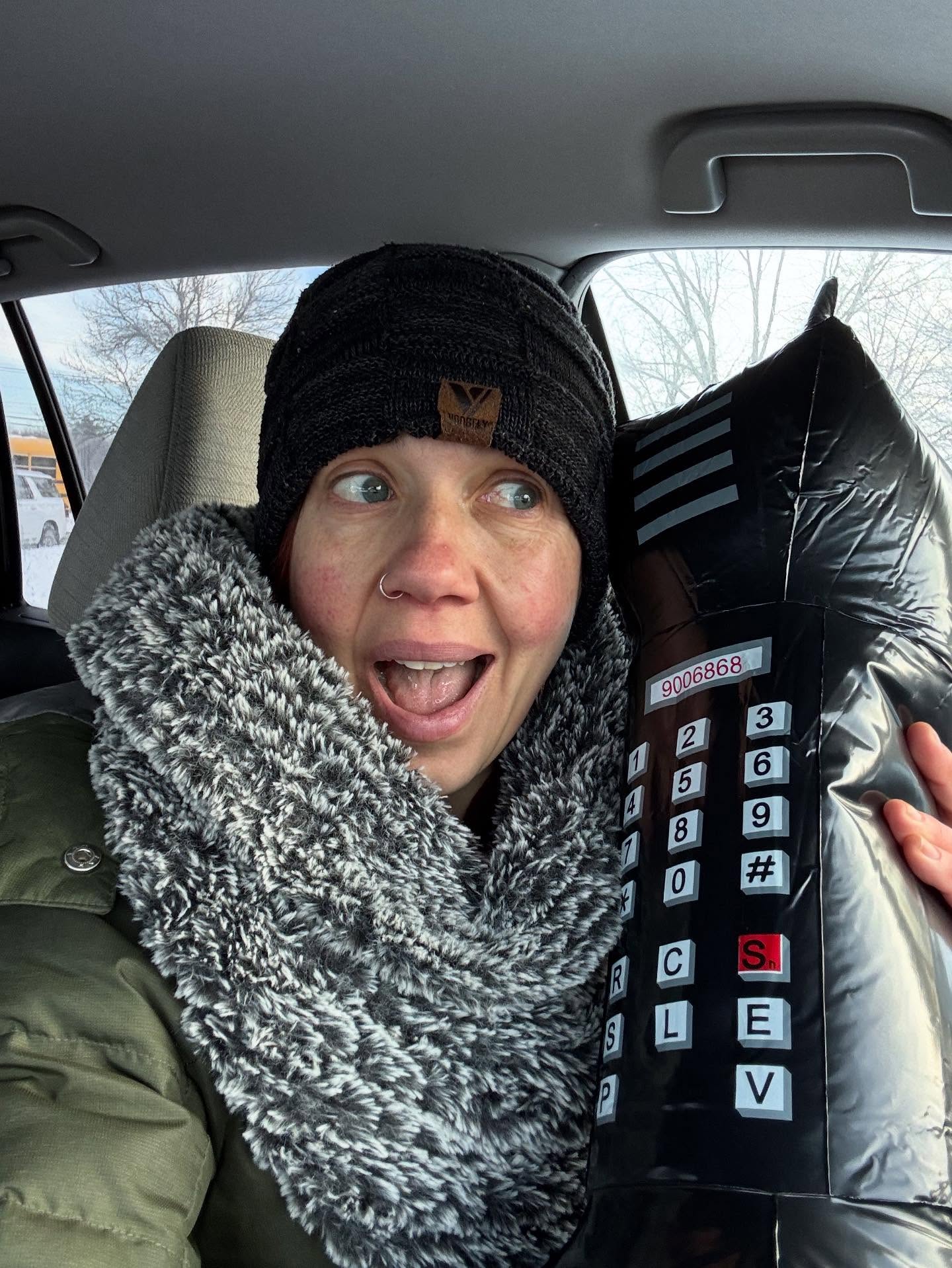 Pro tip- invest in oversized props to bring to school drop offs! I highly suggest the cordless phone circa 1980. Your kids will love it! 😉🤣 or in reality walk ten feet behind you while you finish your phone call.
#laughingfeelssogood #momscanplaytoo #embarrassingyourkids #joymatters