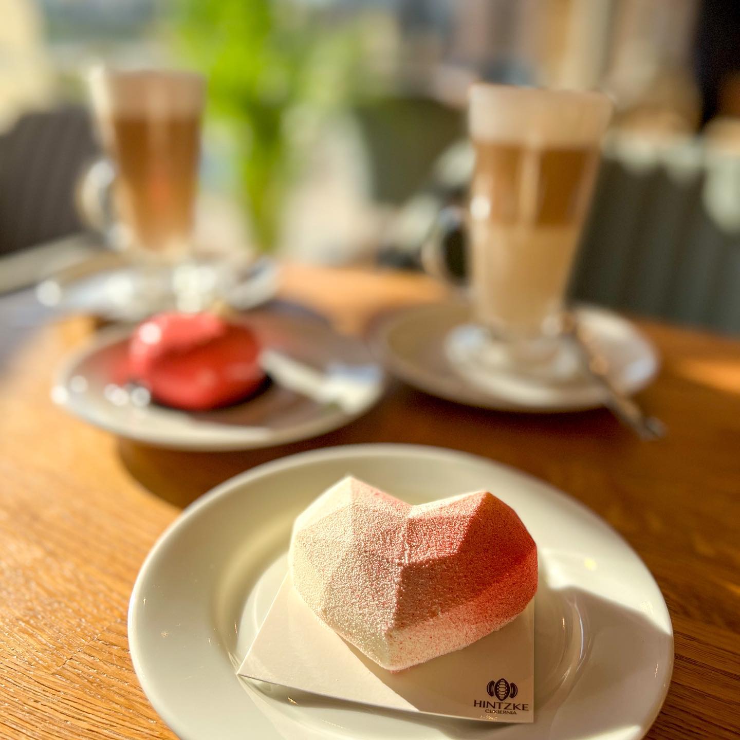 ♥️ ♥️ 14 lutego ♥️♥️
Dzień zakochanych! Szukasz przepisu na idealną walentynkową randkę? Już masz!
To idealnie zaparzona kawa i przepyszne miłosne monoporcje dostępne w naszych cukierniach! 😋♥️ Gwarantujemy, ze każda walentynka będzie zadowolona 😍😘
#walentynki #valentines #love #milosc #miłość #coffee #coffeelover #coffeetime #valentine #delicious