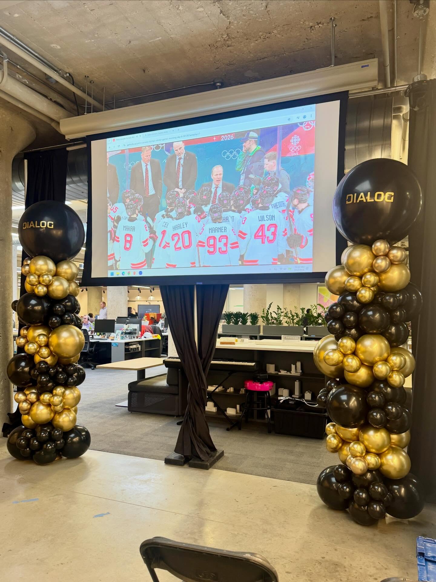 If you work in corporate, it’s very important to choose a company that keeps the Olympics on at all times 🇨🇦
📍: @dialogdesign