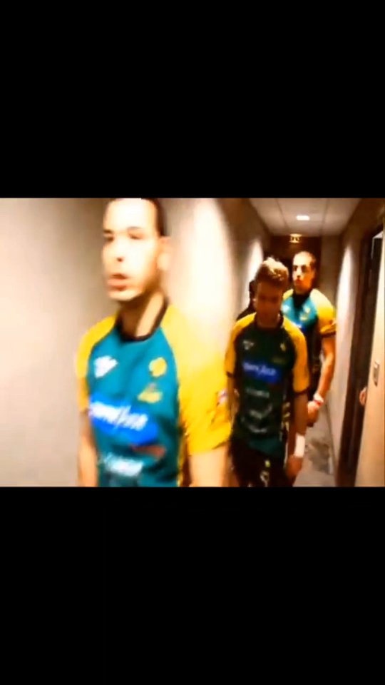 Image et montage des années 2000 retour vers le futur #chienspoubelle #vestière #rugbyplayer #toptags