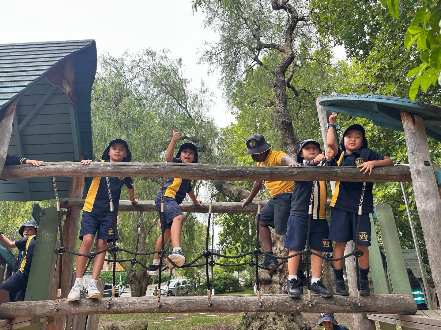 What a lovely afternoon we spent at Gardiner Reserve with our 3/4s!! 😁🌿 It was fantastic to see the kids playing games, exploring the area and making connections with each other 😊 We were also super impressed with how safely everyone walked there and back!!
Well done, 3/4s!! 👏🏽