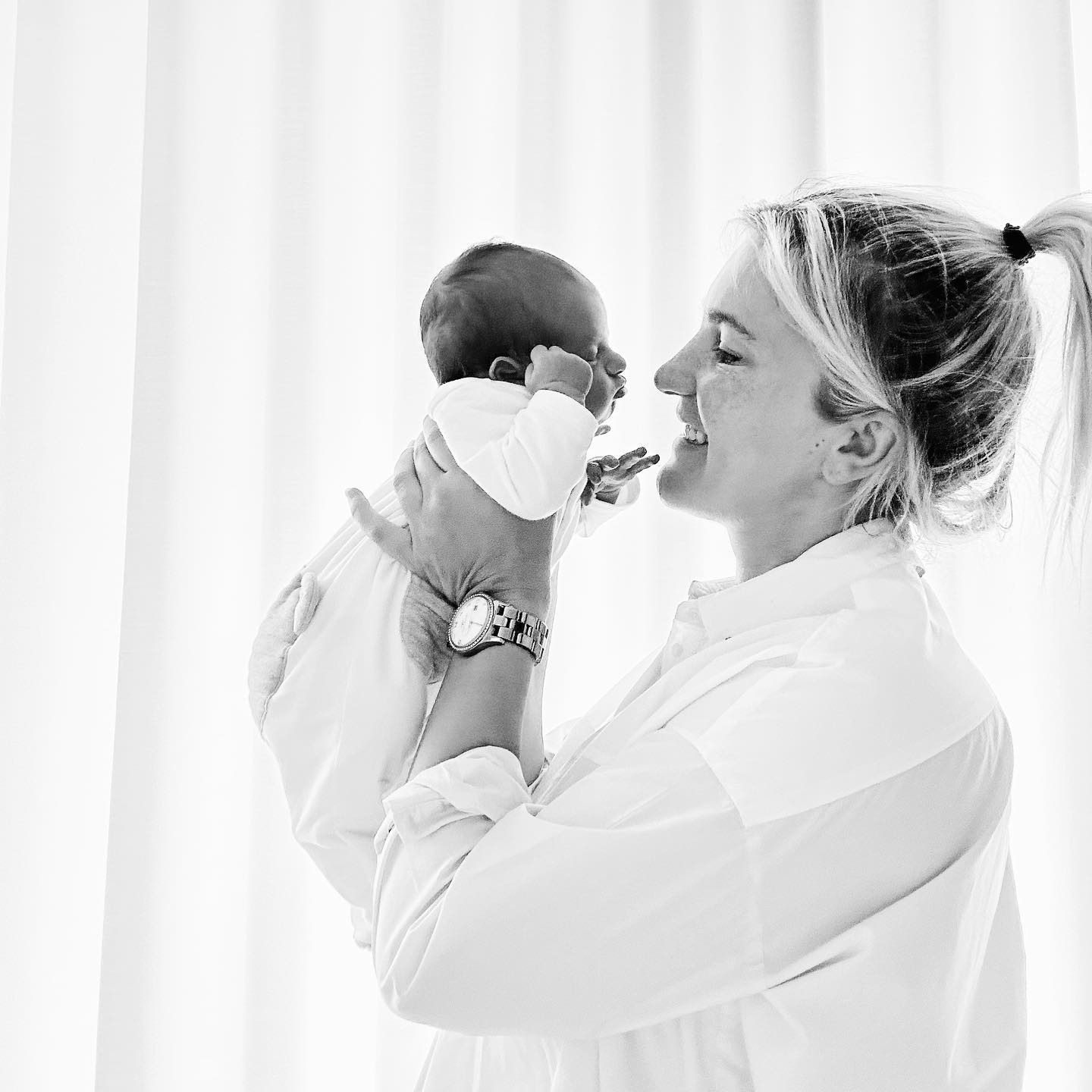 Messy hair
Wallekes
Overtollige kilo’s
…
All worth it 🩵
#motherhood #purelove #nomakeupmakeup #messyhairdontcare #lovebeyondmeasure #loveyounuts #jack.