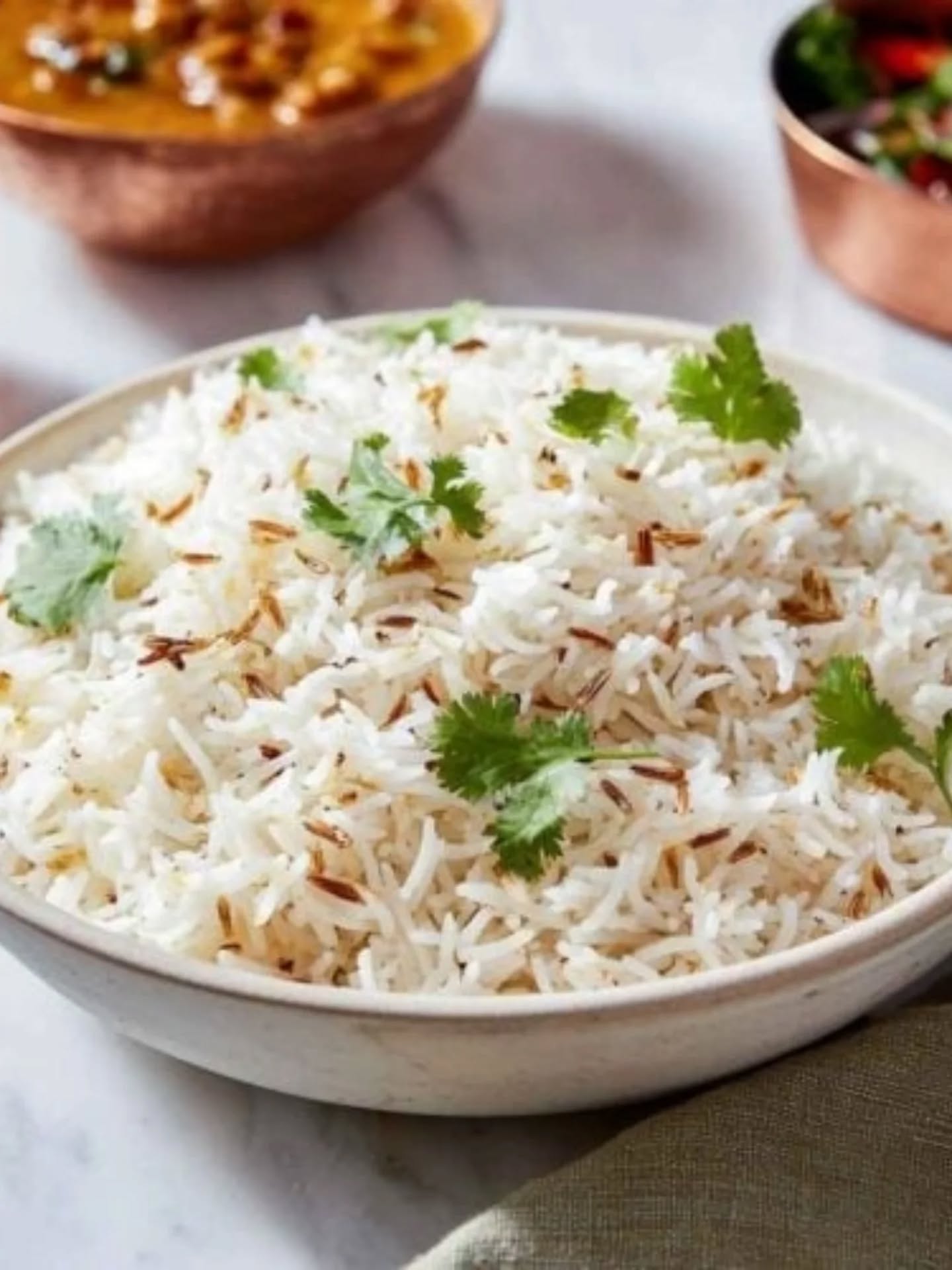 To tylko ryż
No nie bardzo my podajemy oryginalny indyjski ryż basmati
I podajemy go na kilkanaście różnych sposobów
①Plain Rice
Klasyczny biały ryż basmati – lekki, puszysty i neutralny. Idealna baza do każdego curry, który pozwala wybrzmieć przyprawom.
② Jeera Rice
Aromatyczny ryż basmati z kuminem. Delikatnie orzechowy w smaku, podkręca dania.
③ Ghee Rice
Ryż basmati smażony na klarowanym maśle ghee. Ma głęboki, maślany aromat i jest absolutnie uzależniający.
④ Veg Pulao
Ryż basmati z warzywami i łagodnymi przyprawami. Kolorowy, lekki i bardzo uniwersalny – idealny dla całej rodziny.
⑤ Matar Pulao
Ryż basmati z zielonym groszkiem i delikatnymi przyprawami. Lekko słodki, świeży i wyjątkowo przyjemny w smaku.
⑥ Paneer Pulao
Ryż basmati z indyjskim serem paneer i aromatycznymi przyprawami. Syte, kremowe danie wegetariańskie, które zaskakuje łagodnością.
⑦ Lemon Rice
Orzeźwiający ryż z cytryną i przyprawami. Lekki, świeży i idealny, gdy masz ochotę na coś innego niż klasyka.
⑧ Mint Rice
Ryż basmati z miętą i delikatnymi przyprawami. Odświeżający, lekki i świetnie balansuje intensywne curry.
Który przypadł Ci do gustu ❓❓❓
___________________
It’s just rice? Not really.
.
① Plain Rice
Classic white basmati rice — light, fluffy and neutral. The perfect base for any curry, allowing the spices to truly shine.
② Jeera Rice
Aromatic basmati rice with cumin seeds. Delicately nutty, it enhances the dish without overpowering it.
③ Ghee Rice
Basmati rice sautéed in clarified butter (ghee). Rich, buttery aroma and incredibly comforting.
④ Veg Pulao
Basmati rice cooked with vegetables and mild spices. Colourful, light and perfect for the whole family.
⑤ Matar Pulao
Basmati rice with green peas and gentle spices. Slightly sweet, fresh and wonderfully balanced.
⑥ Paneer Pulao
Basmati rice with Indian paneer cheese and aromatic spices. A filling, creamy vegetarian option with a mild flavour.
⑦ Lemon Rice
Refreshing basmati rice with lemon and spices. Light, zesty and ideal when you want something different from the classics.
⑧ Mint Rice
Basmati rice with fresh mint and subtle spices
#restauracjaindyjska #restauracjalodz