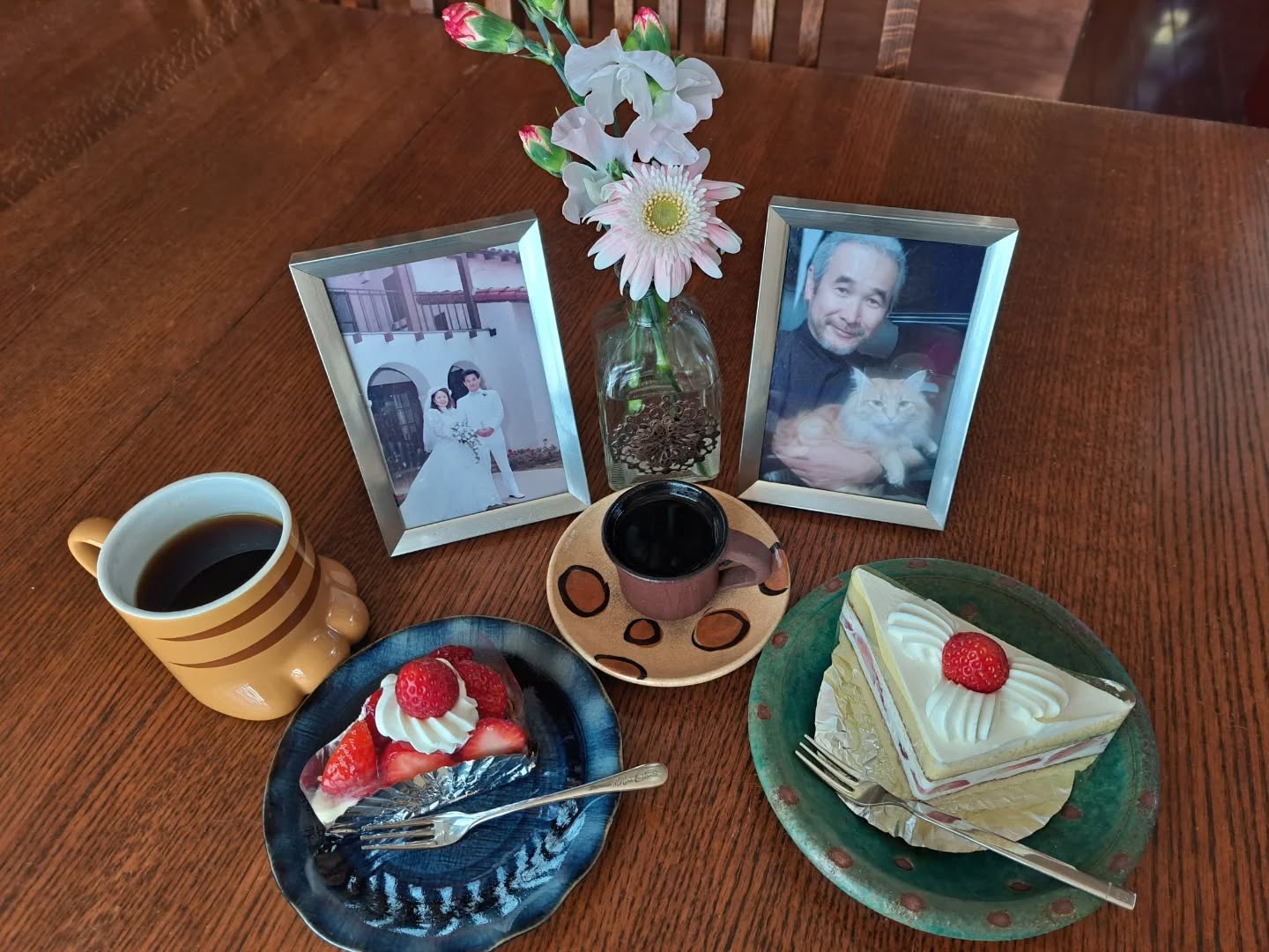 4th of January was 7th birthday of my hubby's after his passing... Miss him a lot🥹
Got his favorite cake as always and a tart for me. Hoped he was enjoying it😊
✒️
1月4日は亡くなって以来、7回目のハビーの誕生日... 居ないのが寂しいね🥹
いつもの様に彼には大好きだったケーキと私はタルトを用意したの。 彼も楽しんでると良いね😊
#hubbysbirthday
#art
#gallery
#アート
#ギャラリー