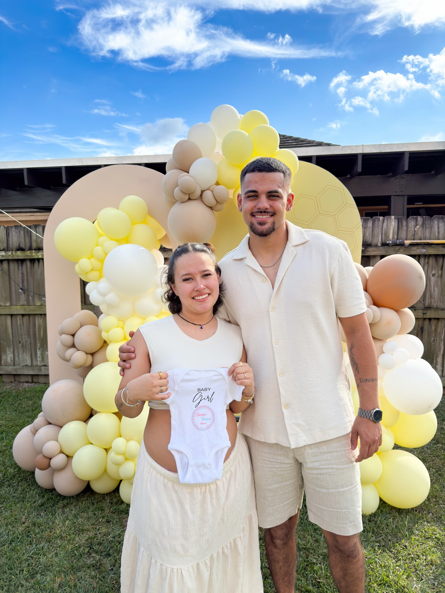 A beautiful baby girl is on the way.💕Congratulations to this amazing couple.🎉✨
.
.
.
#genderreveal #genderrevealideas #genderrevalparty #balloonsmiami #genderrevealmiami