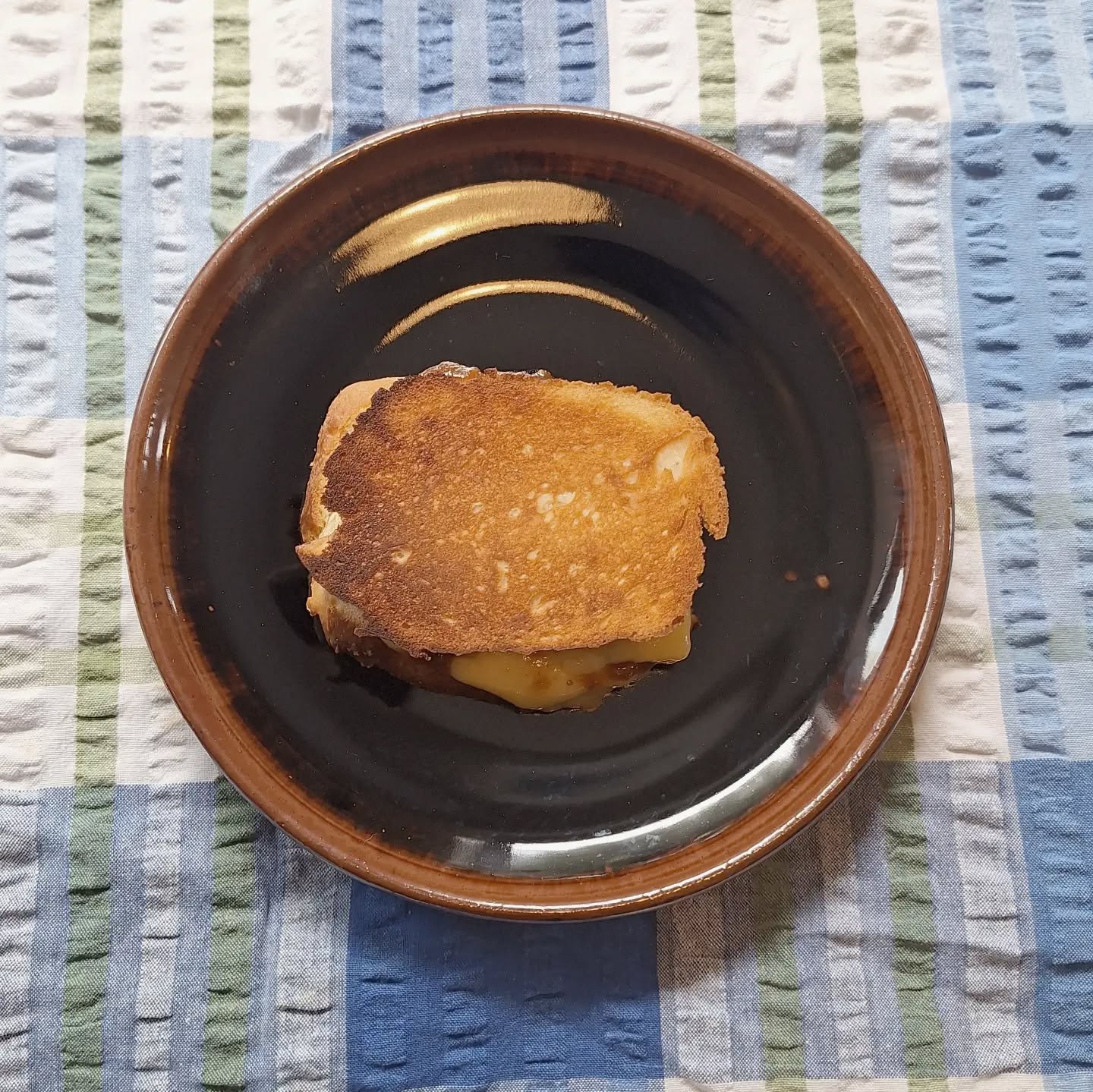 Made the worst loaf of white bread but it makes exceptional toasties and as long as I keep making them I can photograph these new plates
#volcanicash
#saturatediron
#gruyère
#figandpear relish
#agedcheddar