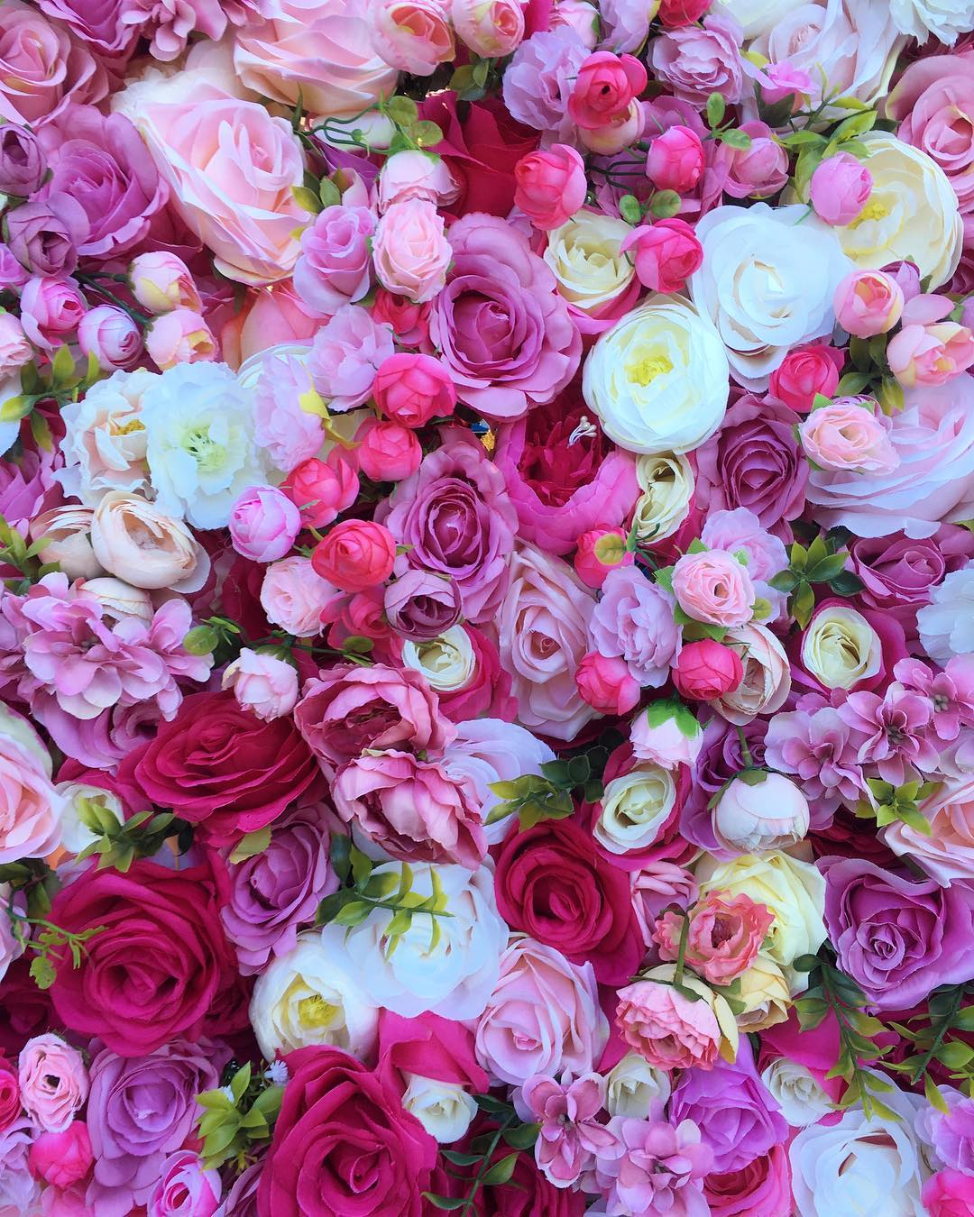 Sneak peek at one of our newest flower walls 💕🌸💕🌸