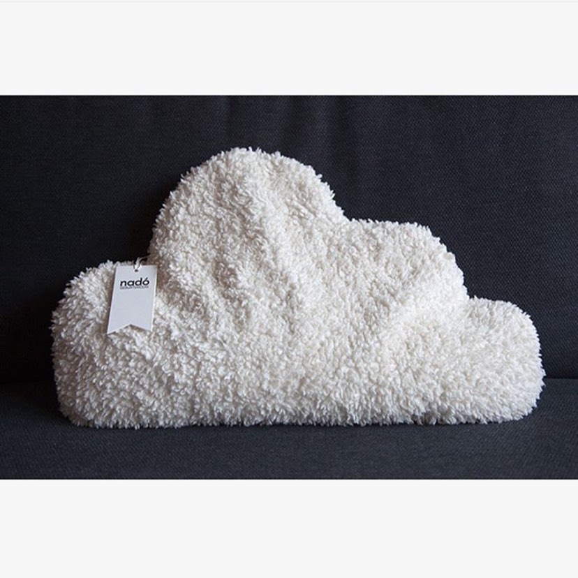 das kuschelige geburtskissen begleitet euch und euer kind von den ersten wochen an.