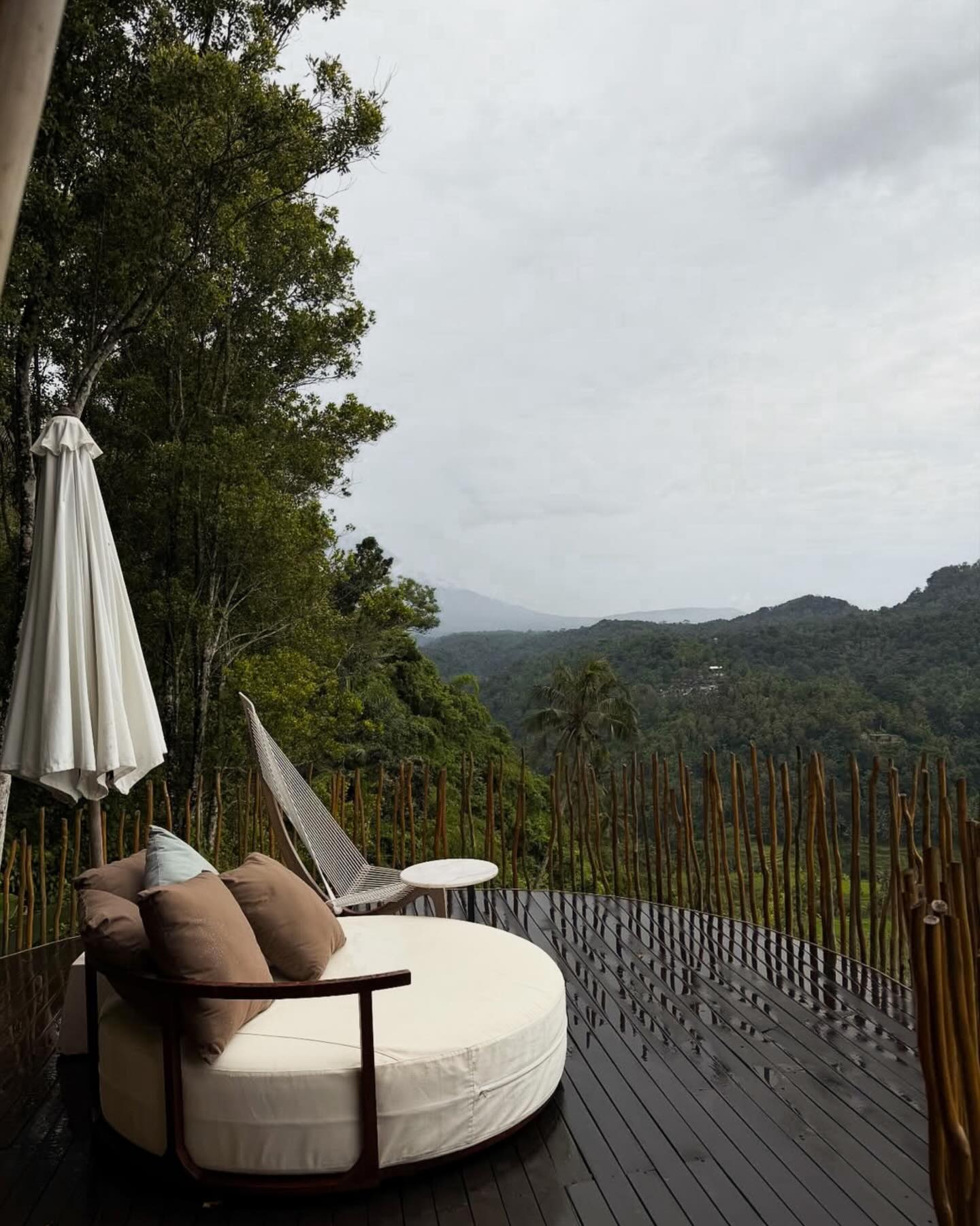 Waking up to this breathtaking view and the tranquil sounds of the jungle at Avana. ☁️
There's nothing quite like sinking into this cozy spot and just letting the world melt away.
Explore our exclusive retreat packages and book your stay today!