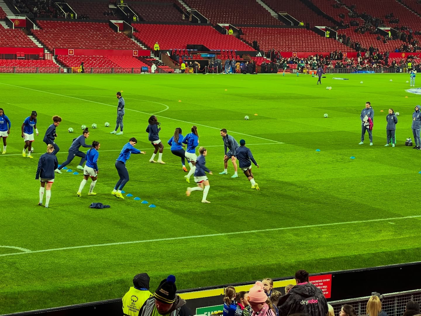Part 2. The match shots shots from the Manchester United Women v PSG Women at Old Trafford!
#manunitedwomen #psg #womensfootball #oldtrafford #womenschampionsleague