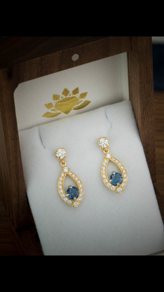 How amazing are these earrings for a 21st birthday present. Do you remember what you received for your 21st? Happy birthday E!🥳
#alexandragasparinijewellery #customjewellery #giftsforher #sapphireanddiamondearrings #sapphireearrings