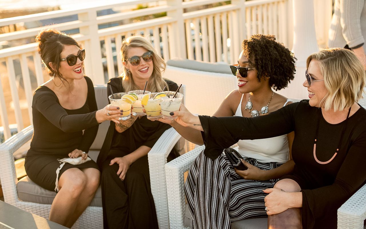 Plan the perfect long weekend at Pismo Beach! 🌴
.
Whether it’s a girls’ trip, family getaway, or romantic escape, we’ve got it all — stunning views, local attractions, and delicious dining at Cypress Beach House.
.
Make memories that last a lifetime 💖 Click link in bio to book your President's Day/Valentine’s long weekend today!