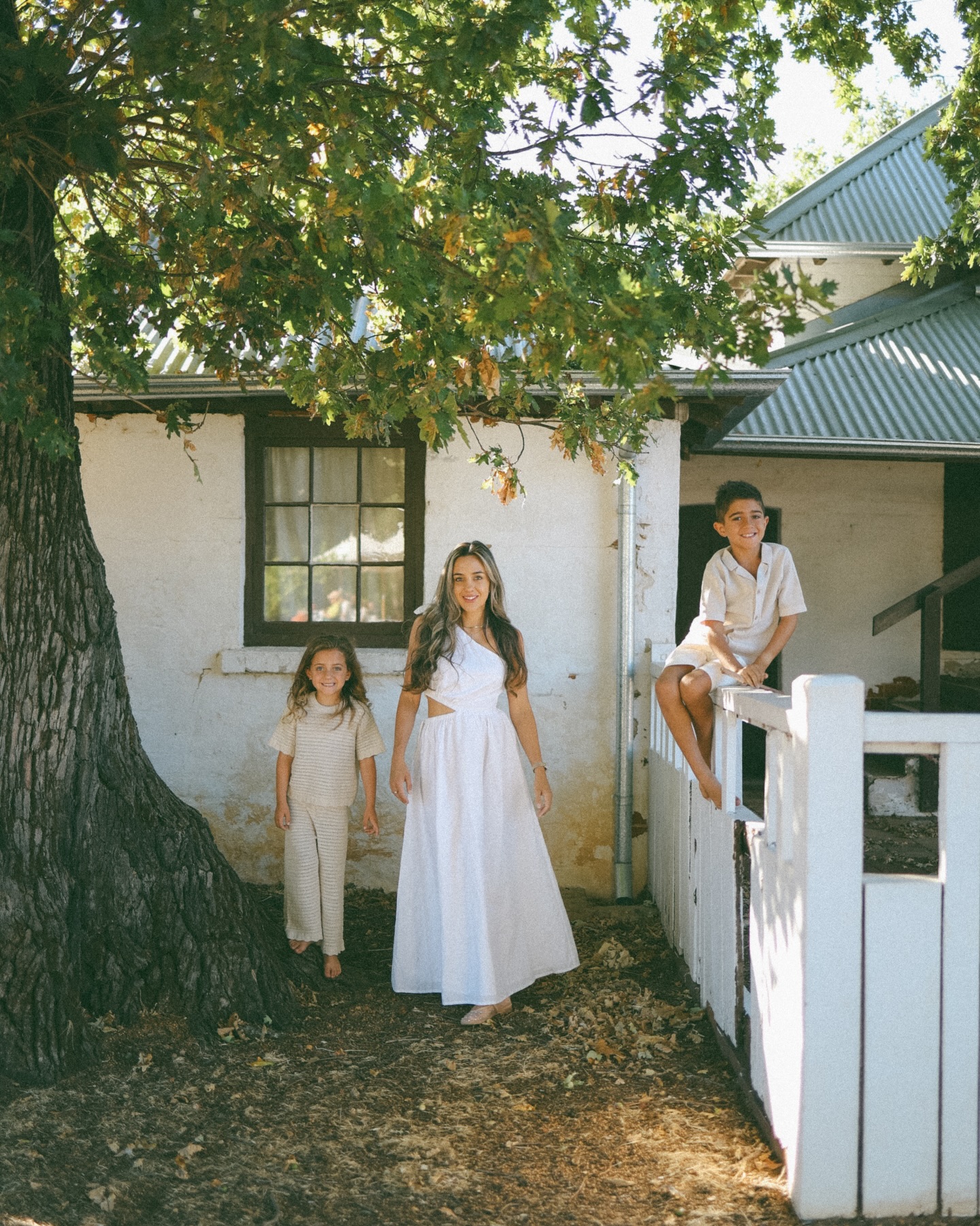Motherhood, the way it felt growing up.
Throwing leaves under old trees.
Bare feet on heritage ground.
Laughter that lingers long after the moment has passed.
Mother’s Day minis at Peninsula Farm, where childhood dreams are still allowed to be messy ✨
DM for availability and booking!