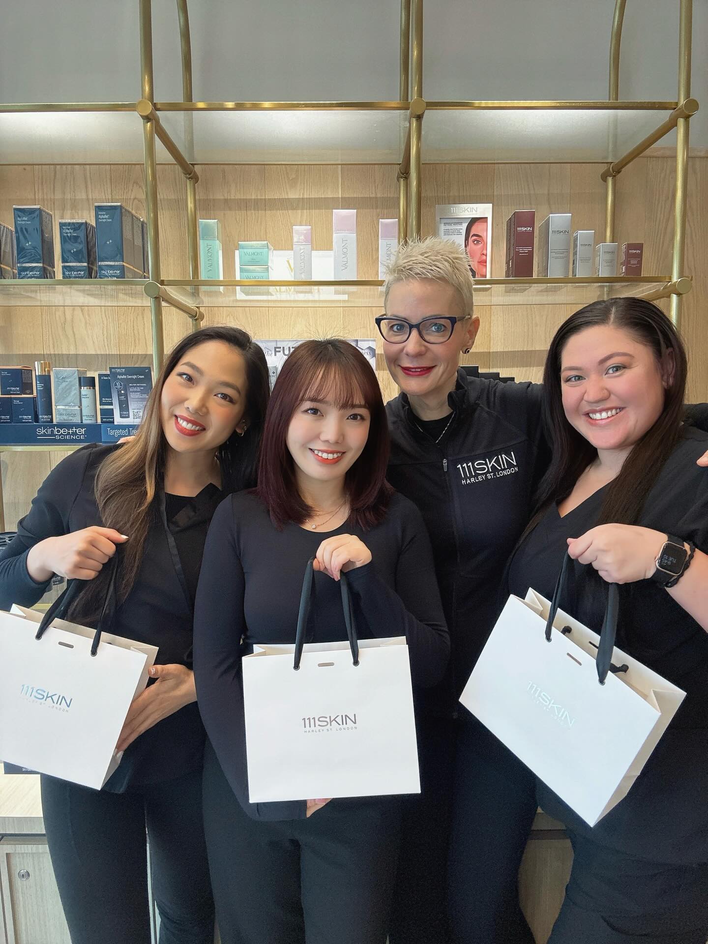 📍 111SKIN Professional Training Completed | Official Partnership Launched
Born from a surgical-grade skin repair philosophy,
111SKIN @111skin is a luxury medical skincare brand founded by London-based plastic surgeon Dr. Yannis Alexandrides.
We are proud to officially welcome 111SKIN into our clinic.
Completing the brand’s professional training means that
we are not simply retailing products —
we are fully implementing a post-procedure, medical-grade skin recovery system.
From now on, we are able to provide targeted solutions for:
✔️ Post-procedure skin repair
✔️ Sensitive and compromised skin recovery
✔️ Brightening and tone correction
✔️ Anti-aging, firming & lifting support
Medical aesthetic treatments + surgical-grade skincare
= a complete, results-driven skin management ecosystem 💫