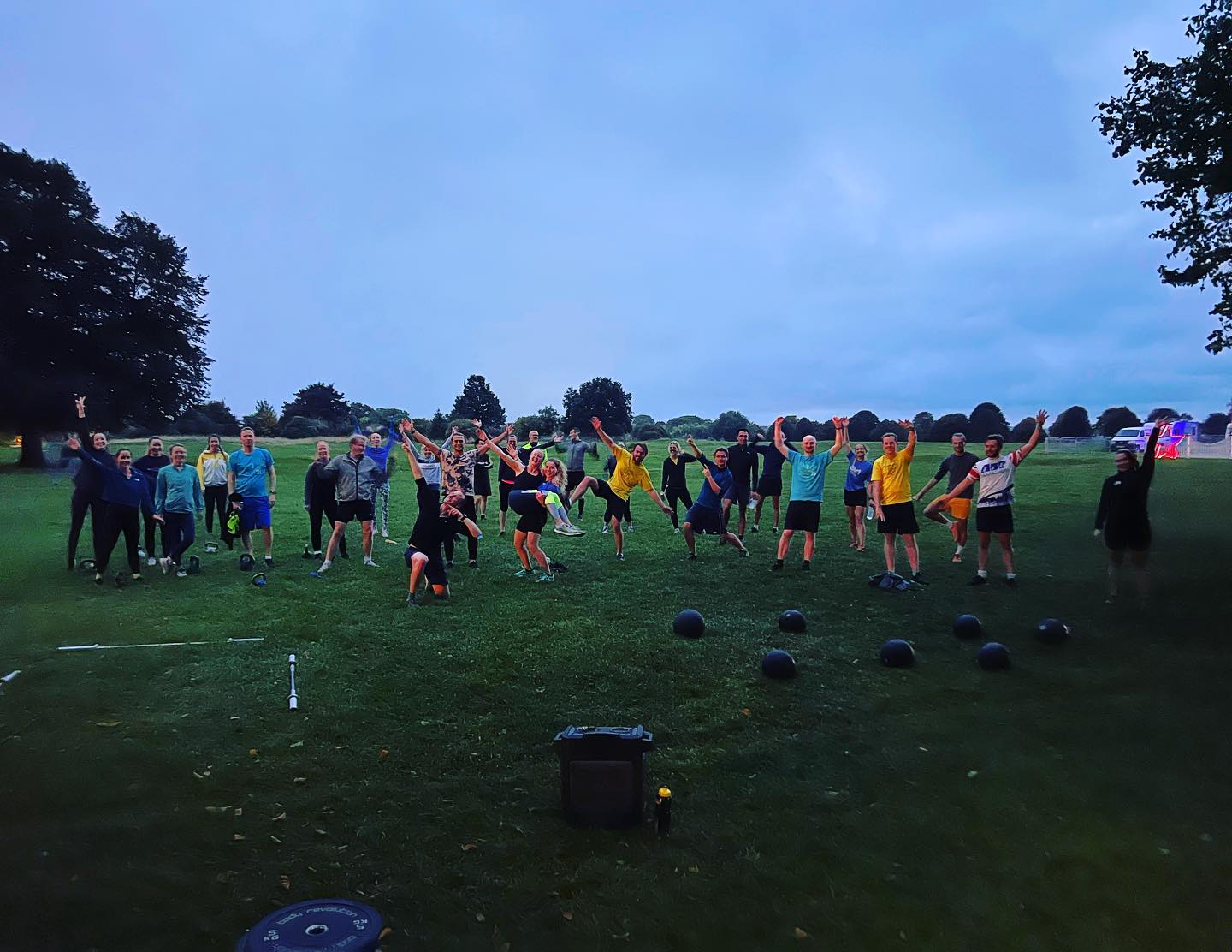 W I N N I N G T O G E T H E R • Here’s an absolutely EPIC crew of inspirational people, out in the great outdoors before a @bristol.hiit.fitness session & making it happen together! 😍 Having an excellent crew around you can keep you moving & motivated. Consistency leads to results. We’re in it together, every week, every month, all year round, no matter the weather, crushing it as a team. Ultimate squad goals! ❤️🔥 #WinningTogether
•
•
•
•
•
•
•
•
•
•
•
•
•
•
•
•
•
•
•
#BristolHIITFitness #Bristol #hiit #Autumn #greatoutdoors #circuits #grouptraining #bristolfitness #bristolhiit #fitnessbristol #outdoorfitness #grouptrainingbristol #kettebells #battleropes #medballs #plyometrics #functionalfitness #movement #movementpatterns #getfit #getstrong #socialfitnessbristol #bristolfitnessclasses #groupfitness #outdoorfitnessbristol #fitnessclassescliftondown #cliftondown #feelgood #winning