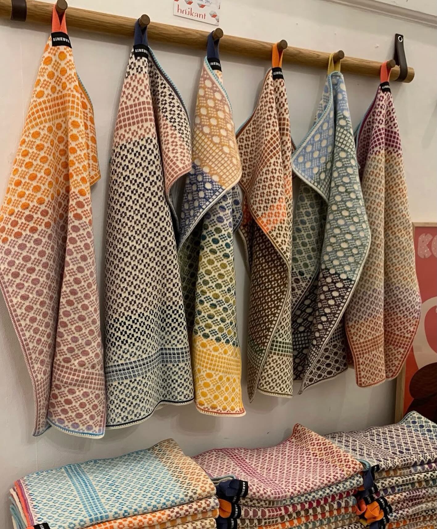 Så er vores gæstehåndklæder på lager igen @linedyr_knitted_stories