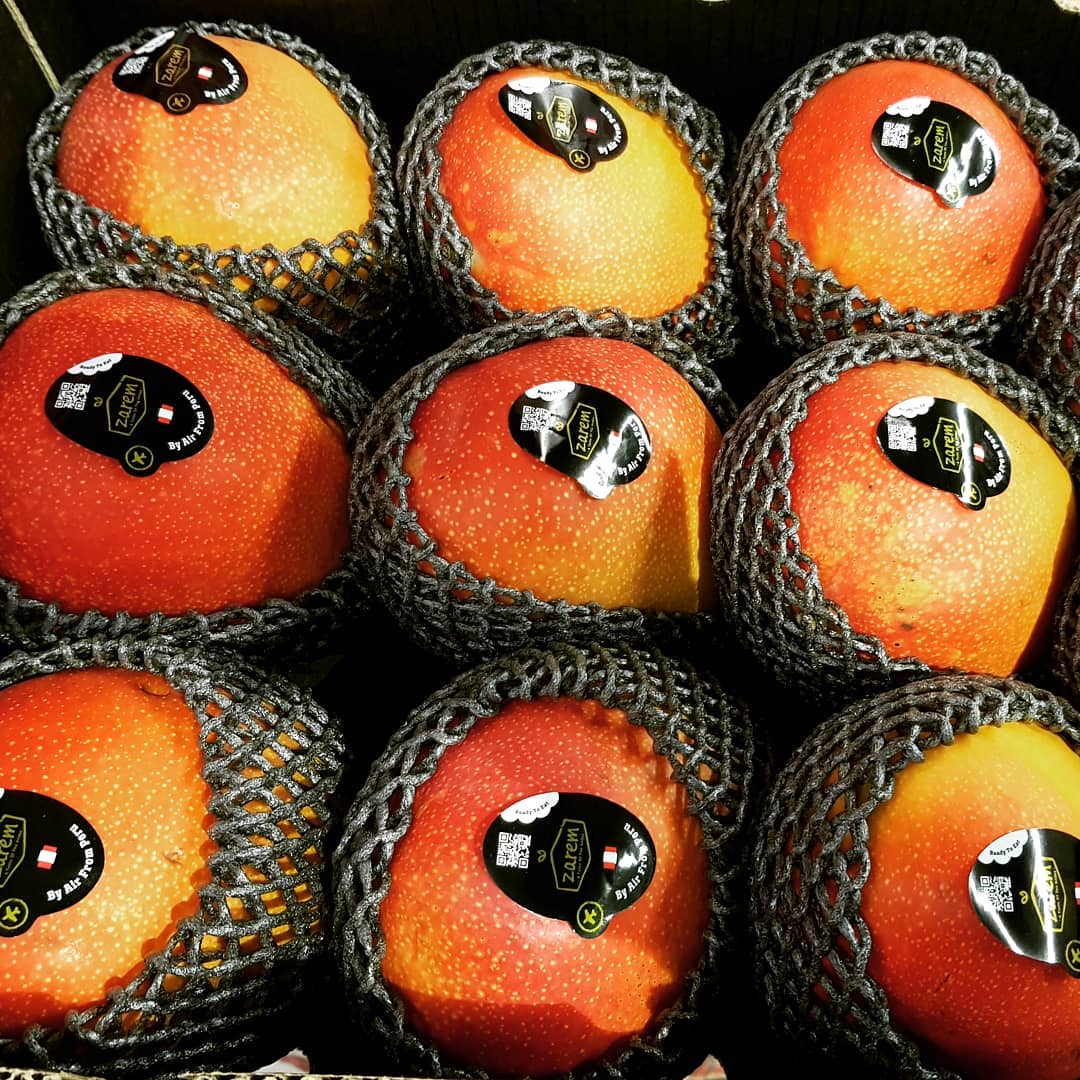 #mango #mangoes #mangos #byair #readytoeat #ripe #tasty #sweet #peru #southamerica #fruit #fruits #fruitarian #food #foodie #foodporn #fruity #hamburg #germany #red #healthy #vitamin