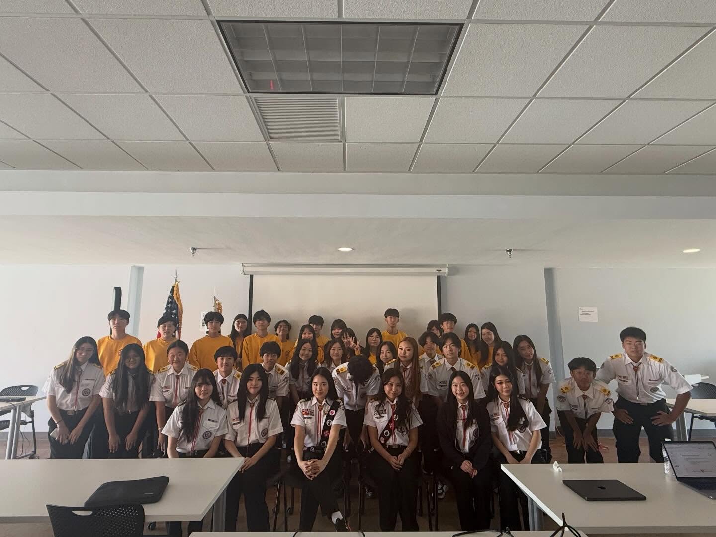 February Summit Board Recap 💫
This month we came together for our February Summit Board meeting to share updates from each chapter, highlight what everyone has been working on, and celebrate both past and upcoming events 🎉 We talked about recent accomplishments, exchanged ideas, and discussed plans for future initiatives.
We also had meaningful conversations about our Vision Youth Festival and ways to make it even more impactful this year 🌟
#hwarang #화랑청소년재단 #youthleaders #communitydiscussion #hwaranginternational