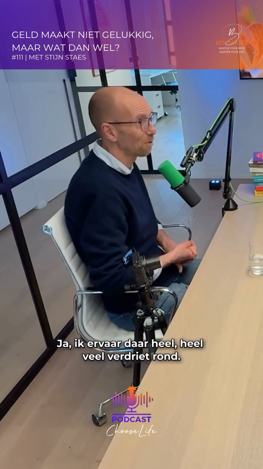 Wat als ineens alle zekerheden wegvallen?
Alsof je zomaar aan de kant werd gezet.
Dat overkwam ook @stijnstaes .
Wat eerst rauw en pijnlijk was, werd uiteindelijk het begin van zijn zoektocht naar zingeving en echt geluk.
En ja… daar kwamen verrassend mooie inzichten uit. ✨
Benieuwd welke? 👀
Luister naar Choose Life, episode 111. 🎧
#ChooseLife #podcast #mindset #zingeving #persoonlijkegroei #ondernemen #leiderschap #innerlijkerust