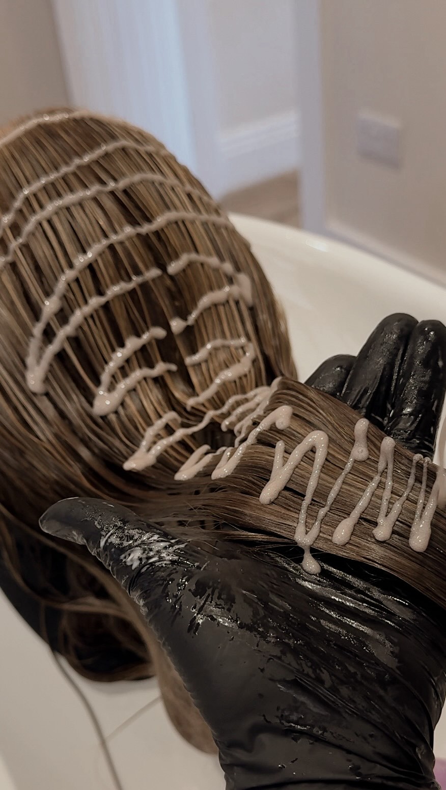 Cupid said he’s covering the bill 💘
Because nothing says “I love you” like fresh hair🤭
#leedssalon #salonhumour #valentinegiftsforher #salonlife